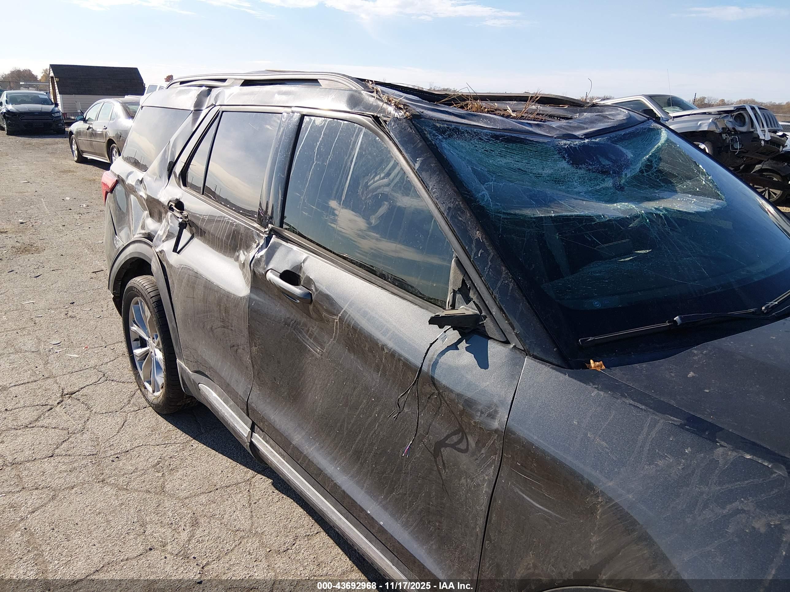 FORD EXPLORER image 6