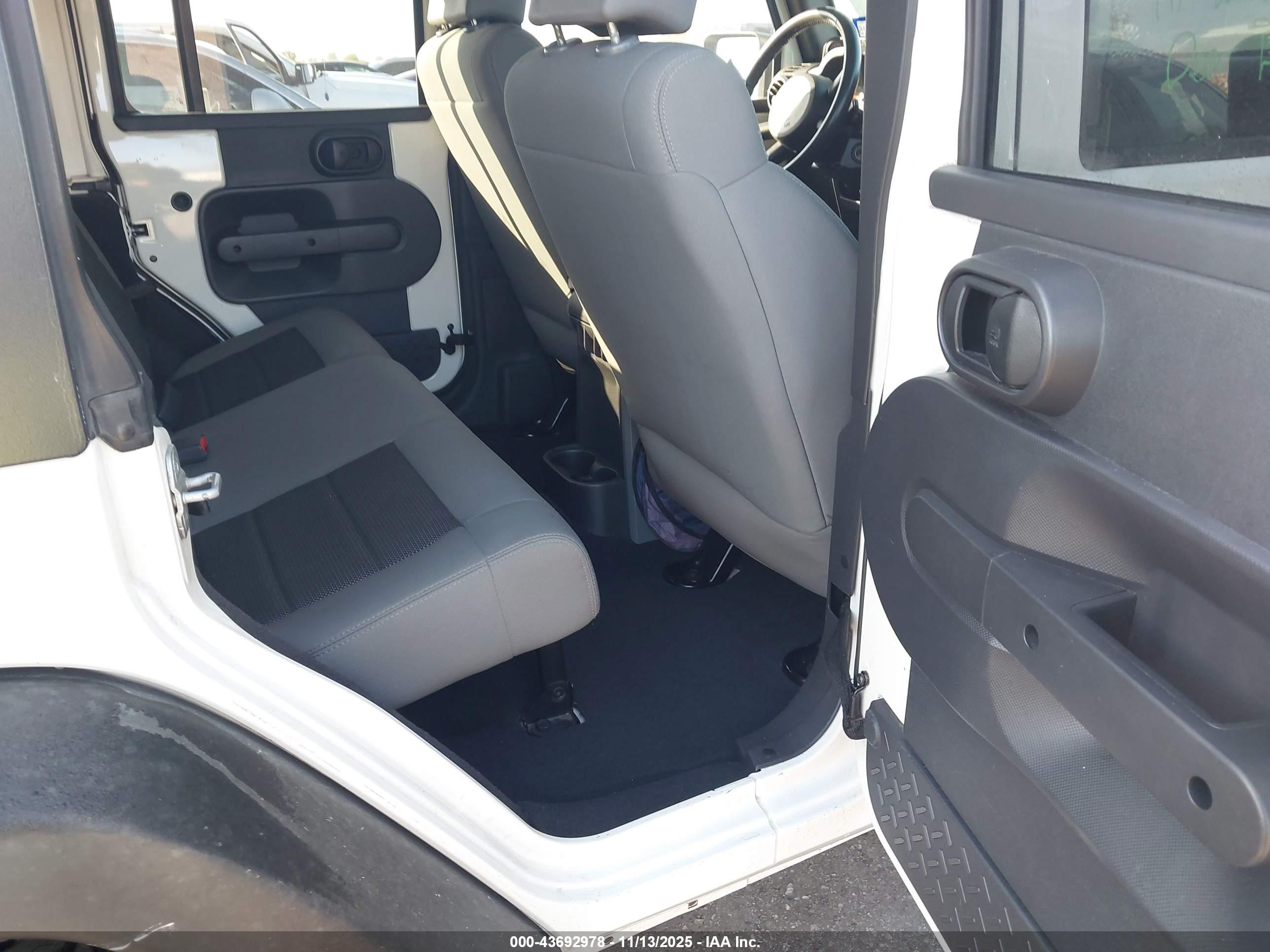 JEEP WRANGLER image 8