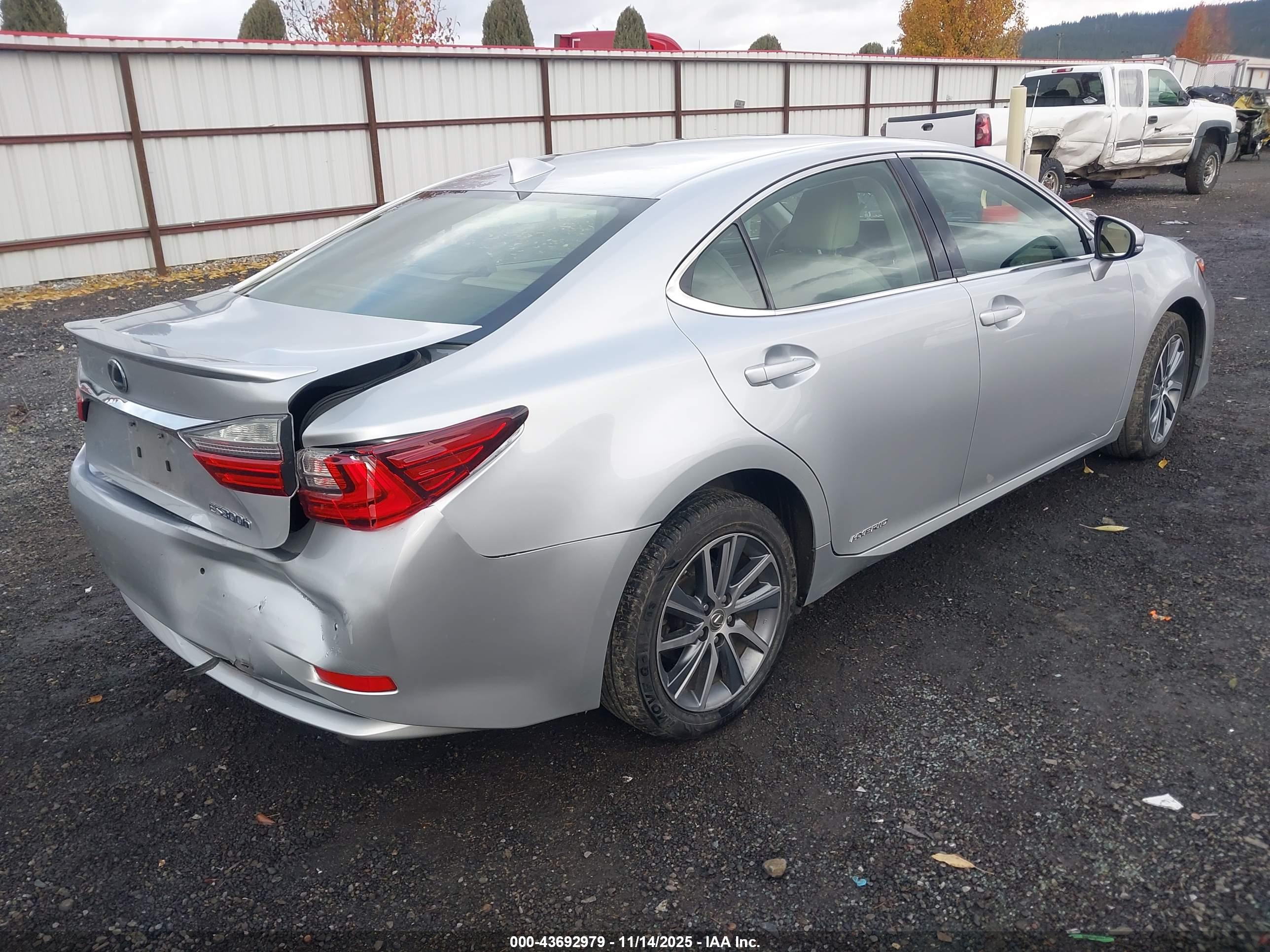 LEXUS ES image 4