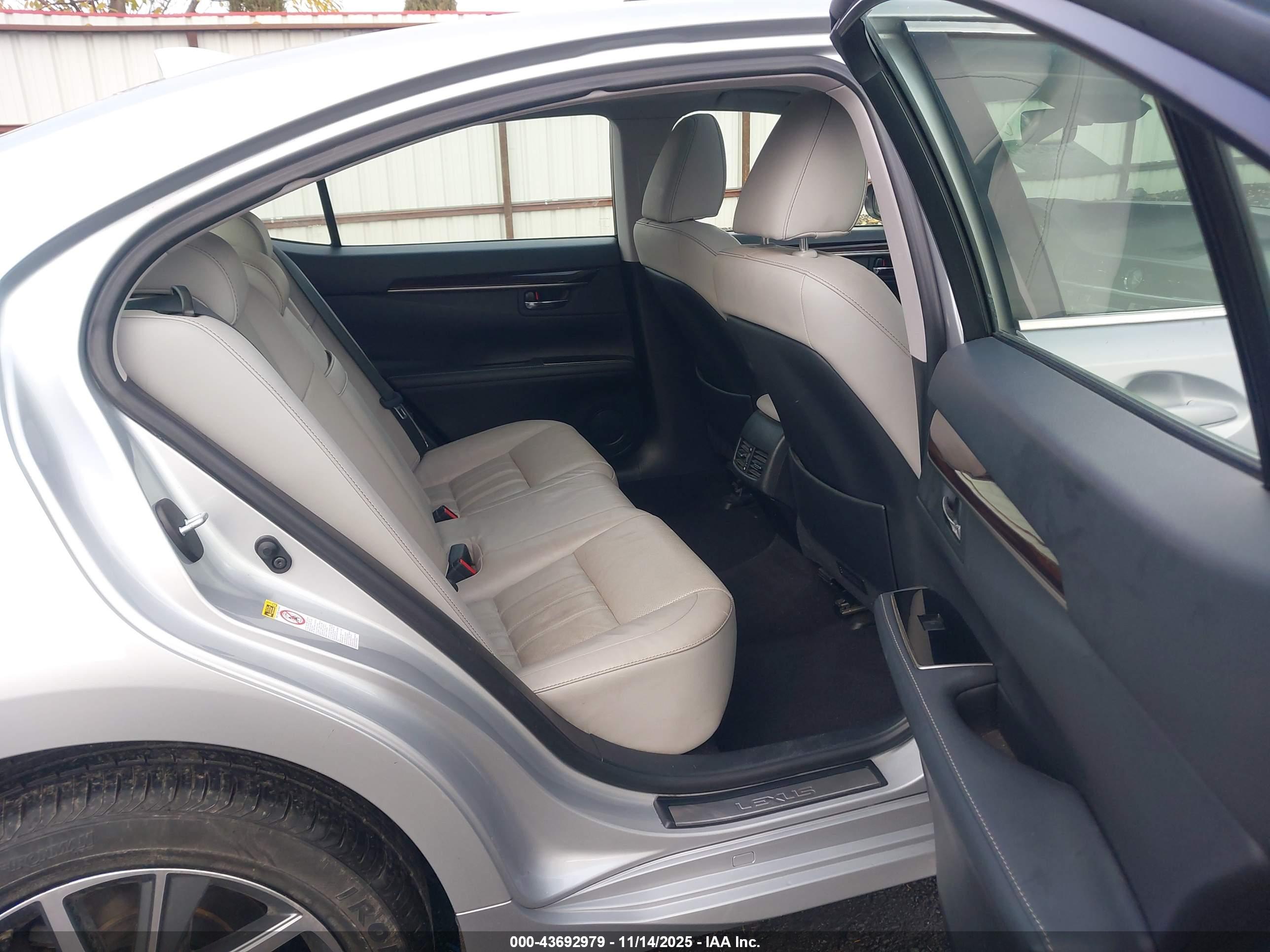 LEXUS ES image 8