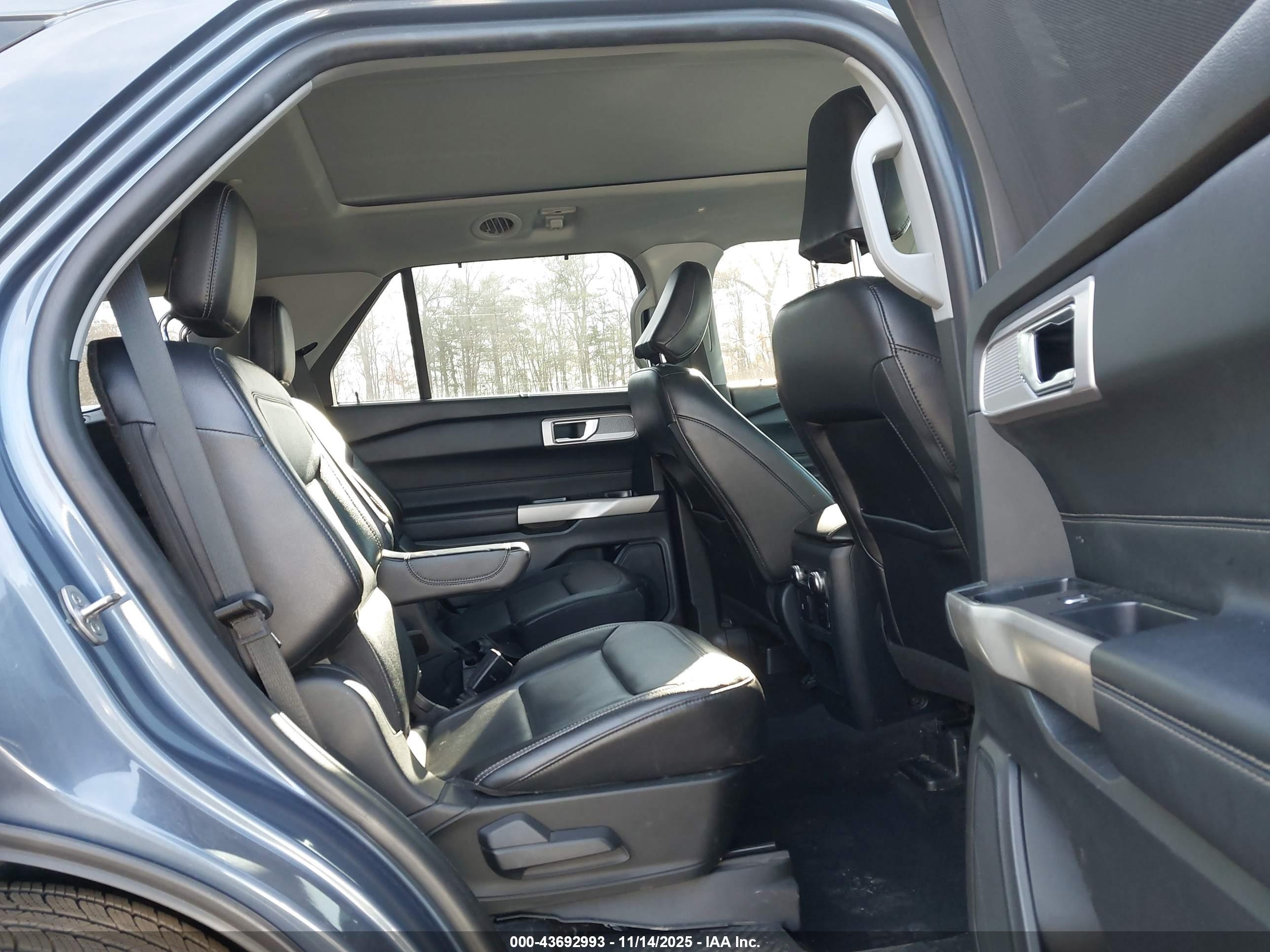 FORD EXPLORER image 8