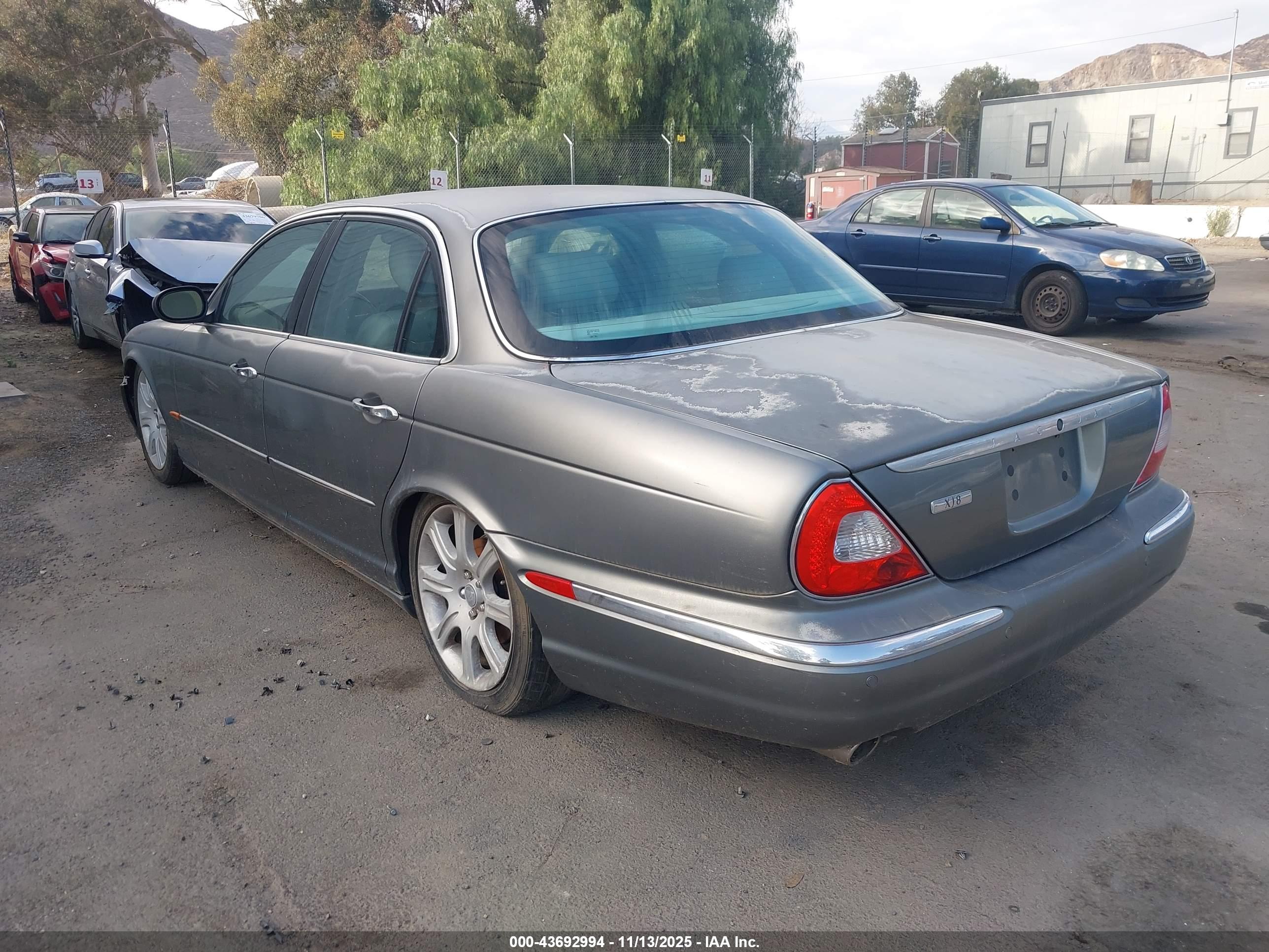 JAGUAR XJ image 3