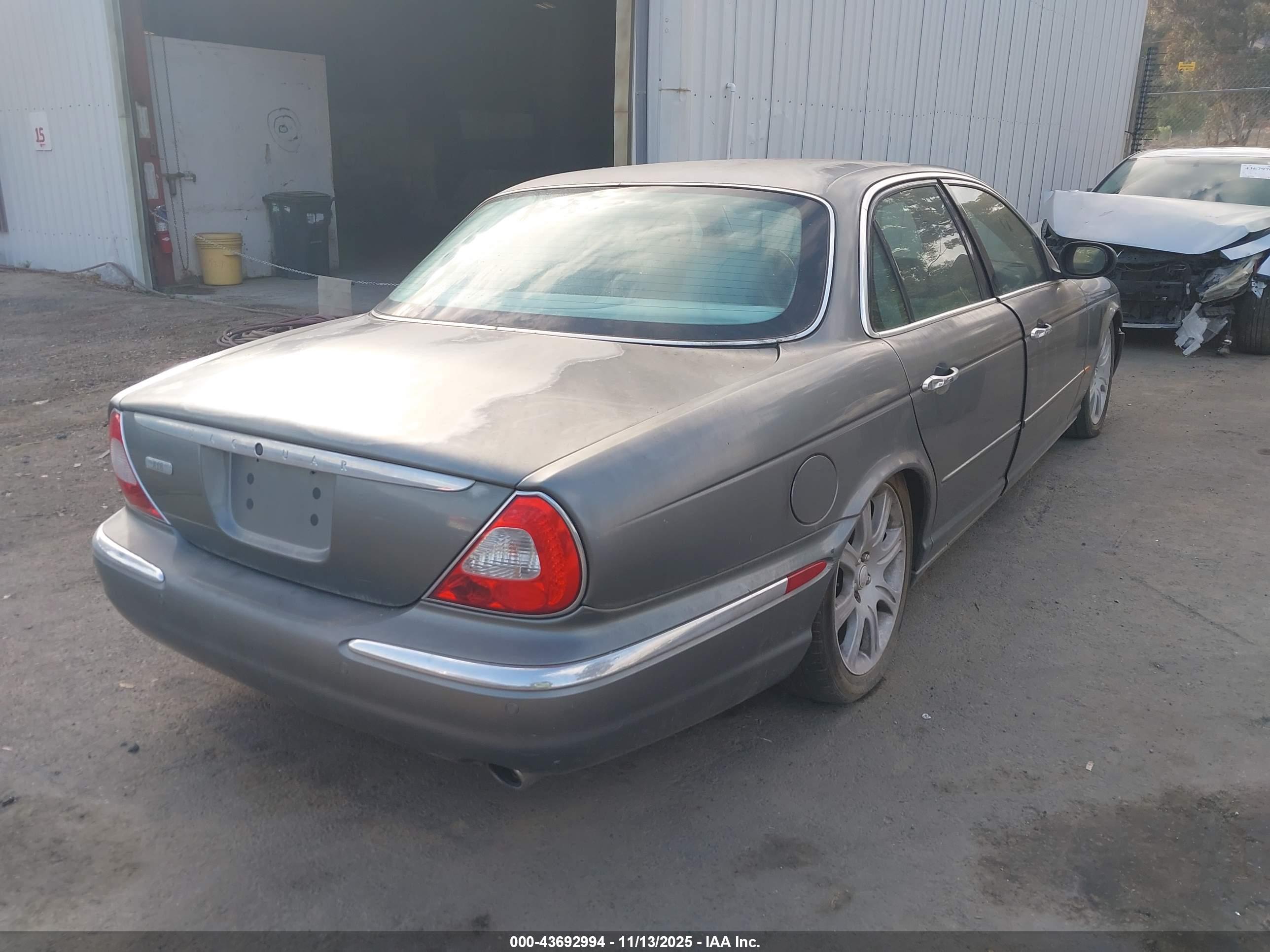 JAGUAR XJ image 4