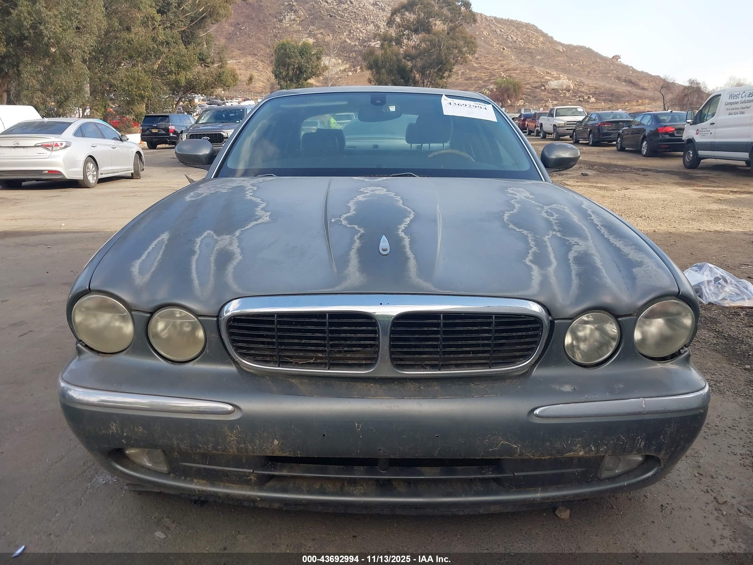 JAGUAR XJ image 6