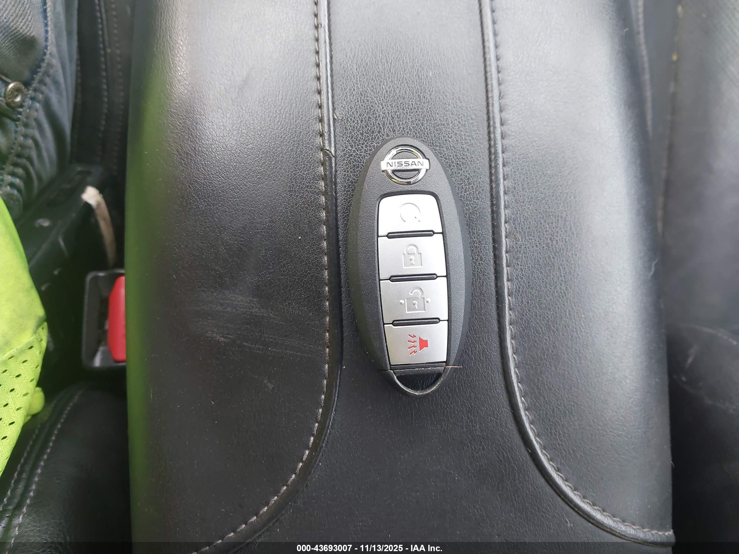 NISSAN ROGUE image 11
