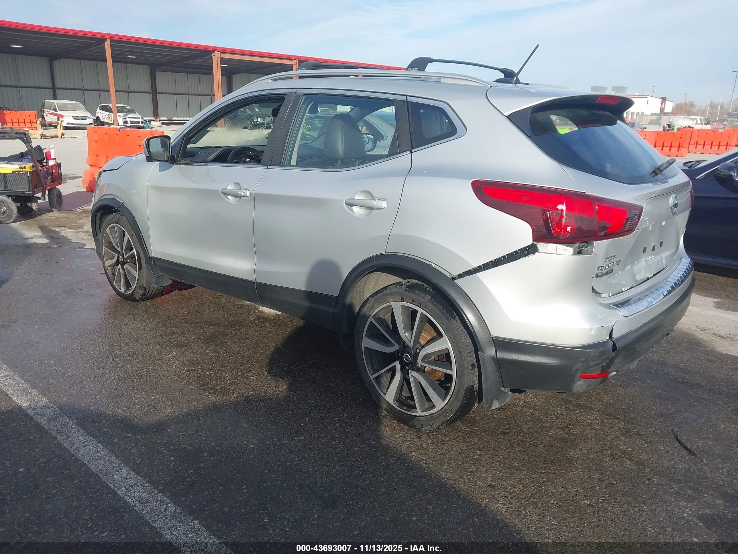 NISSAN ROGUE image 3