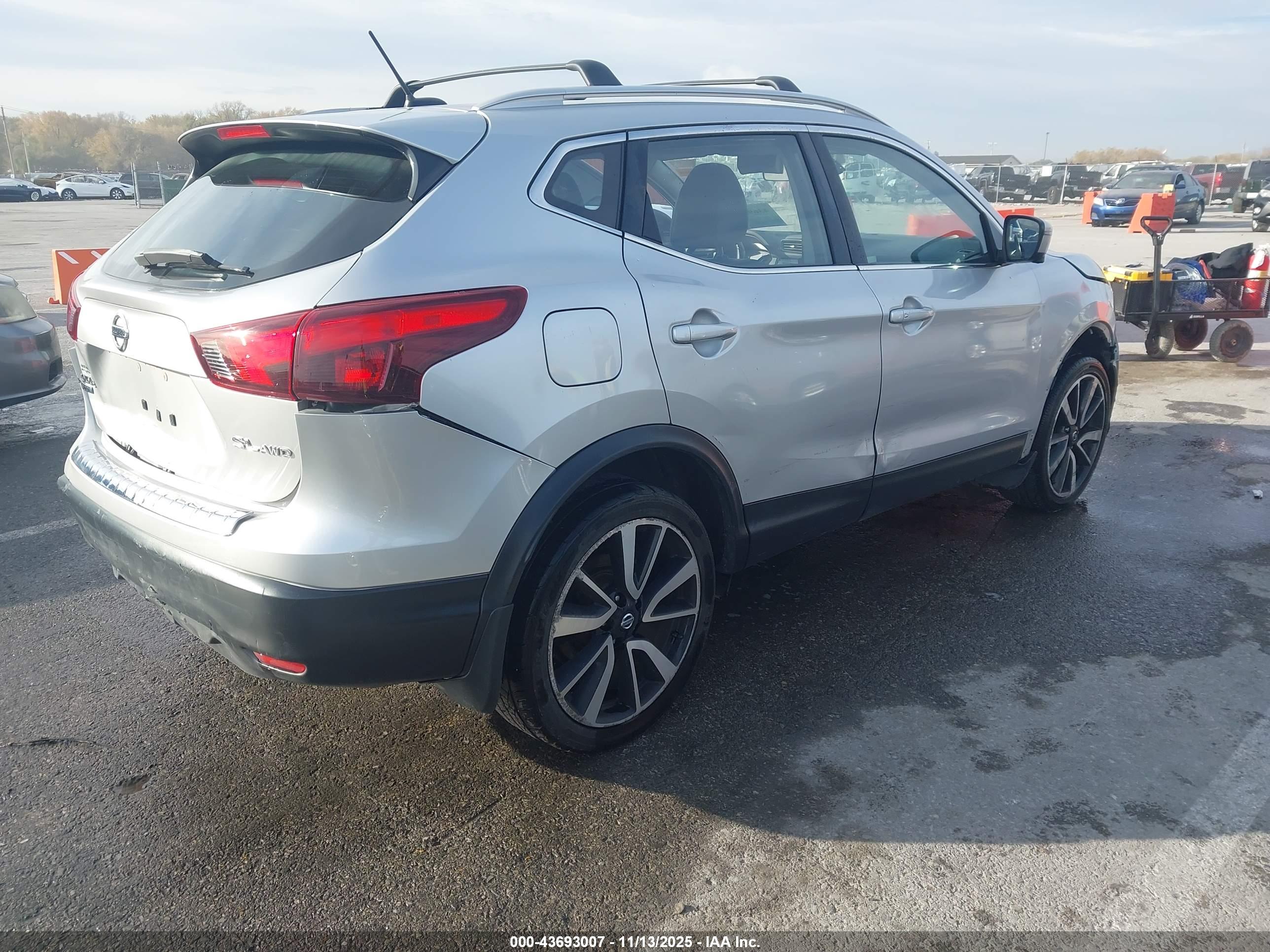 NISSAN ROGUE image 4