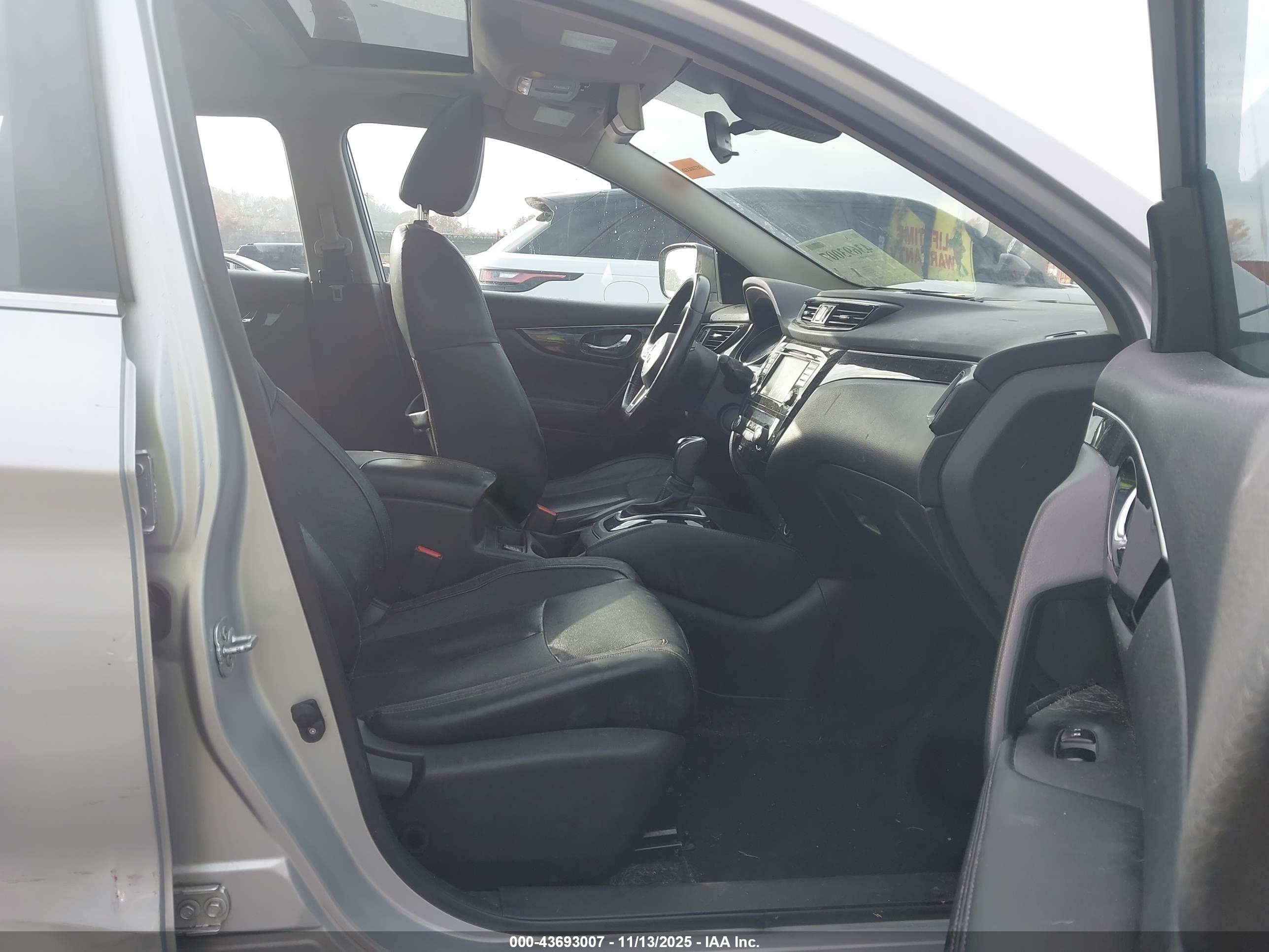 NISSAN ROGUE image 5