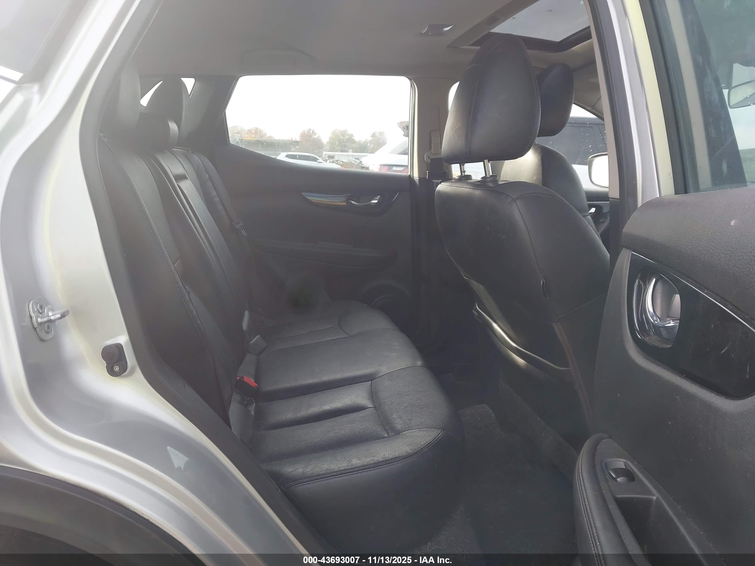 NISSAN ROGUE image 8