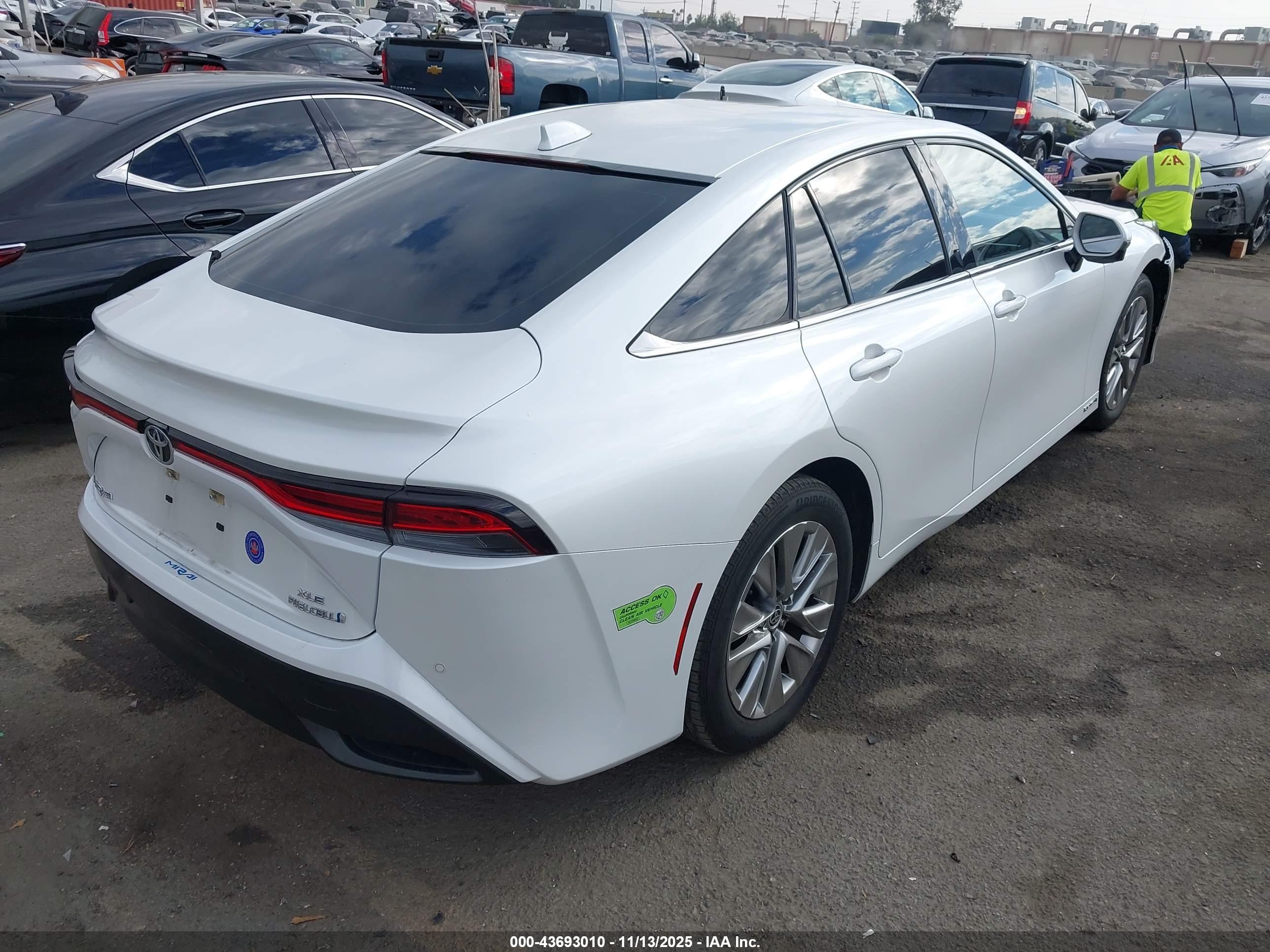 TOYOTA MIRAI image 4
