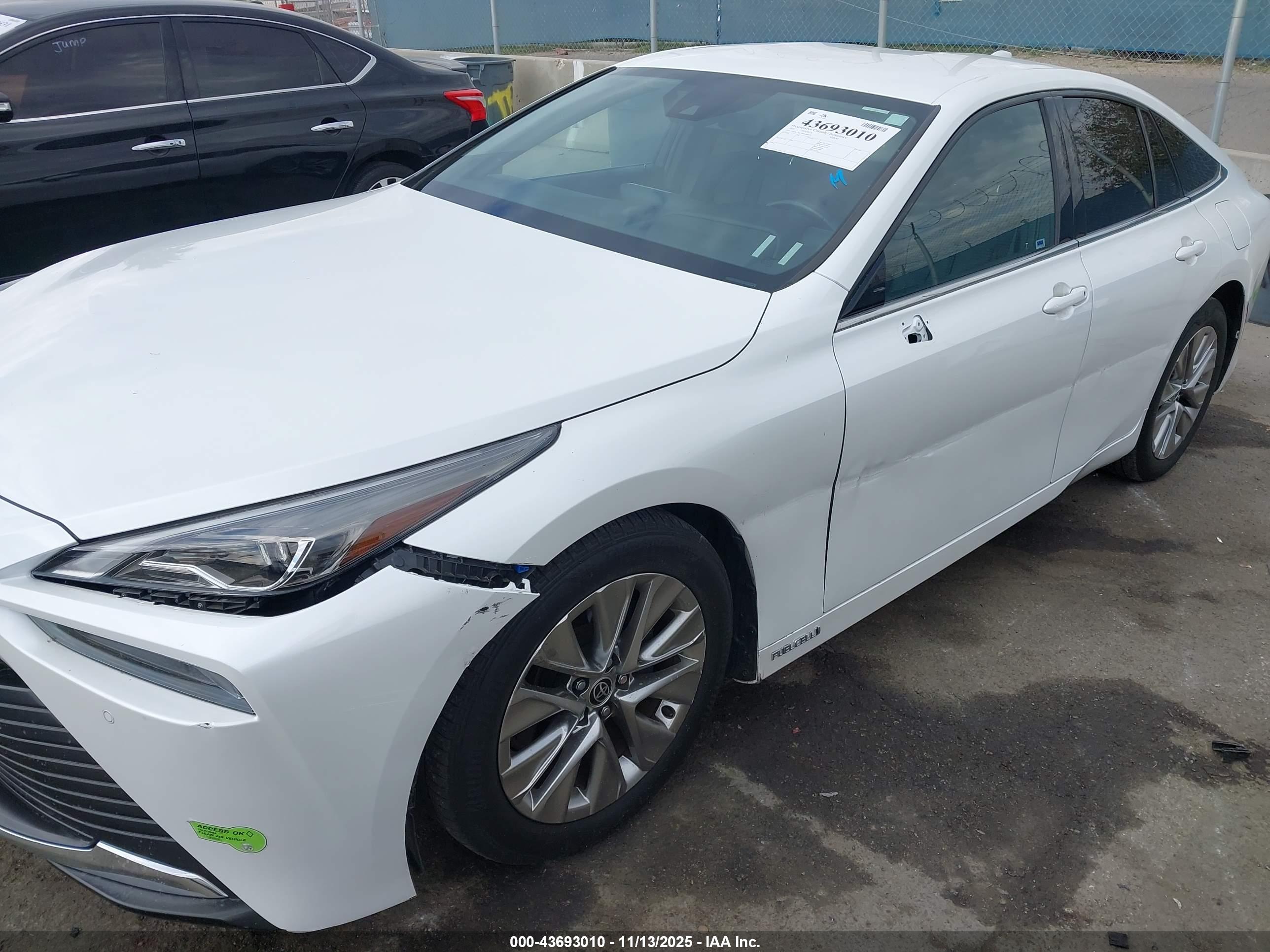 TOYOTA MIRAI image 6