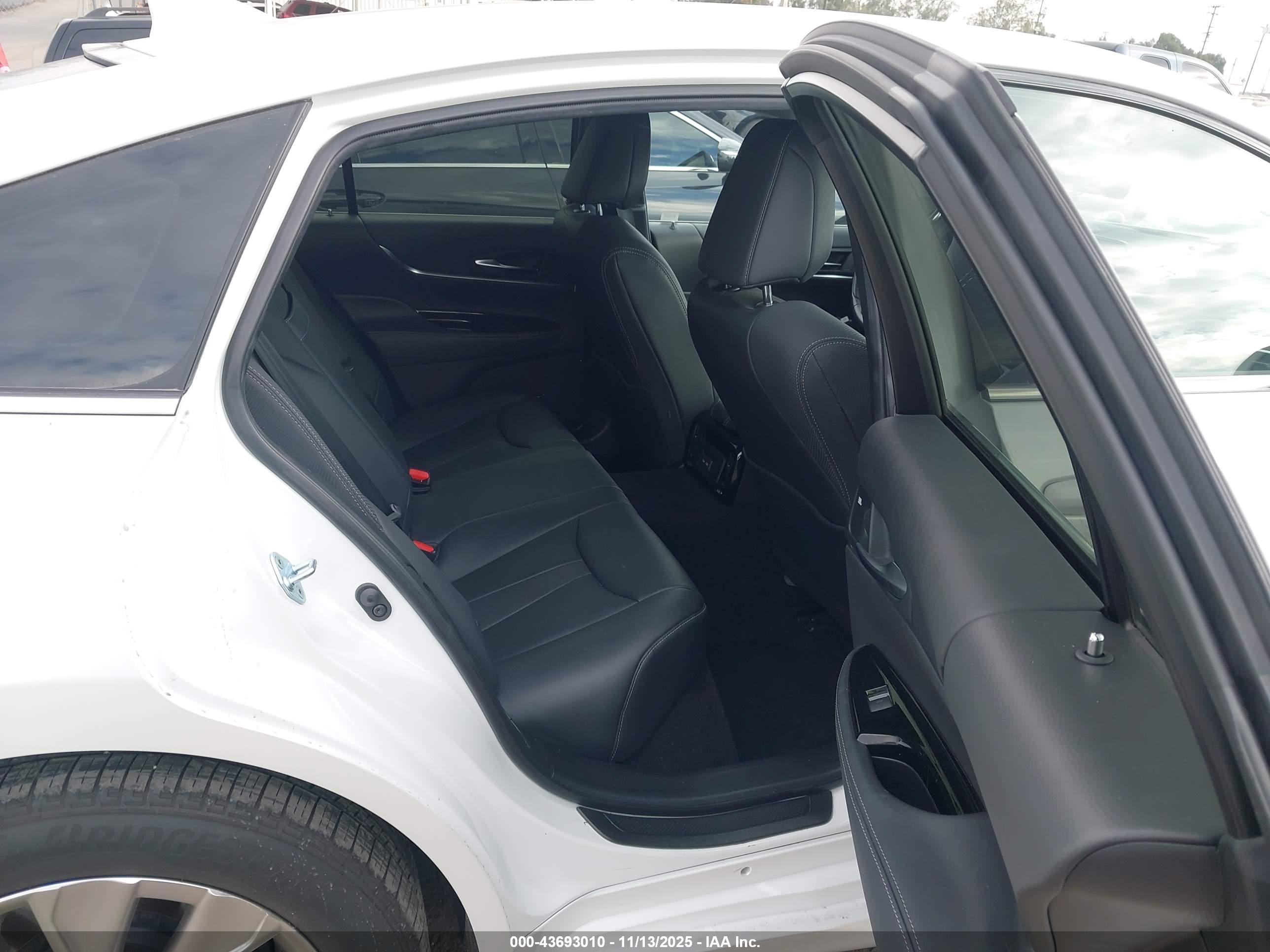 TOYOTA MIRAI image 8