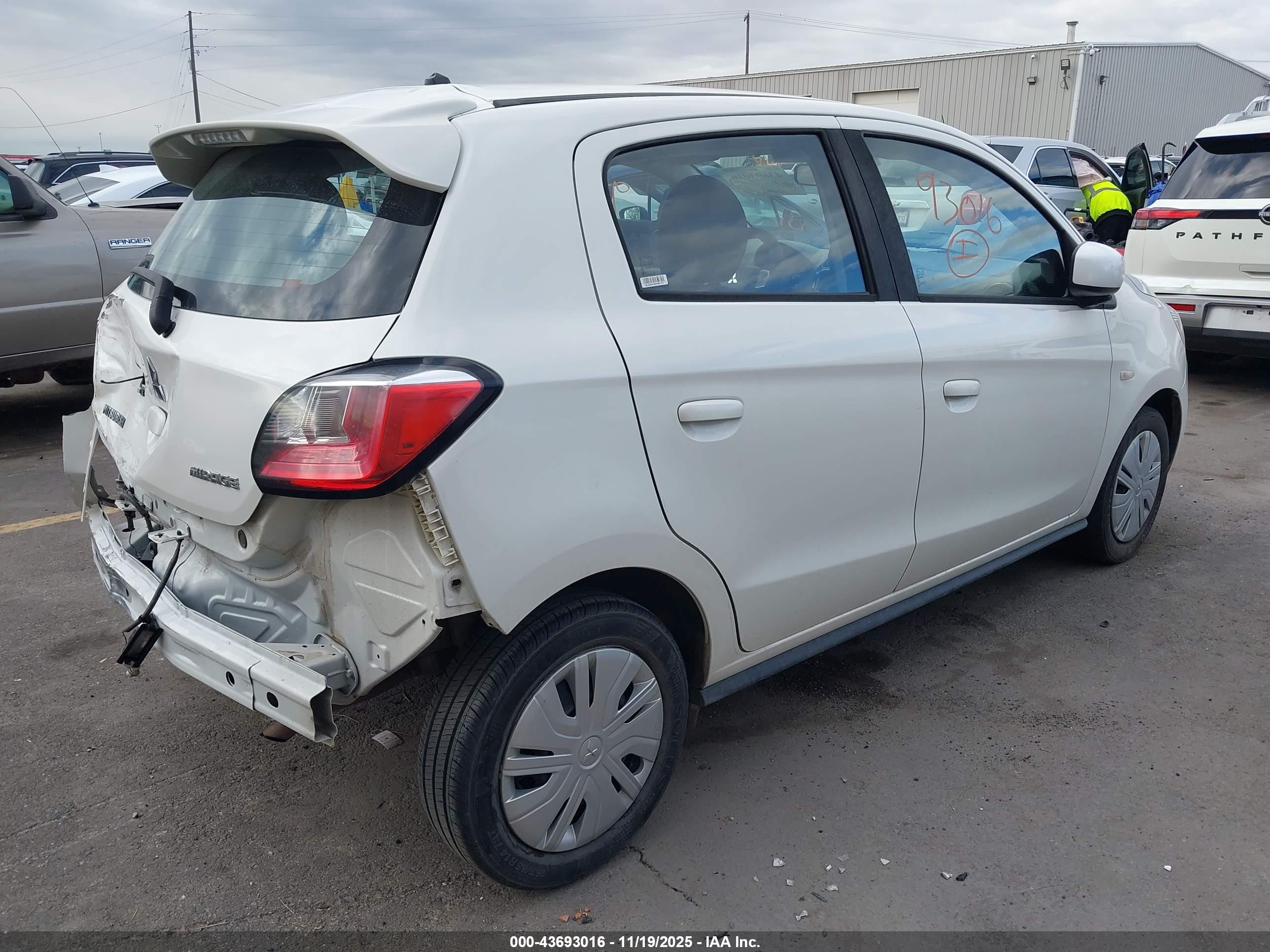 MITSUBISHI MIRAGE image 4