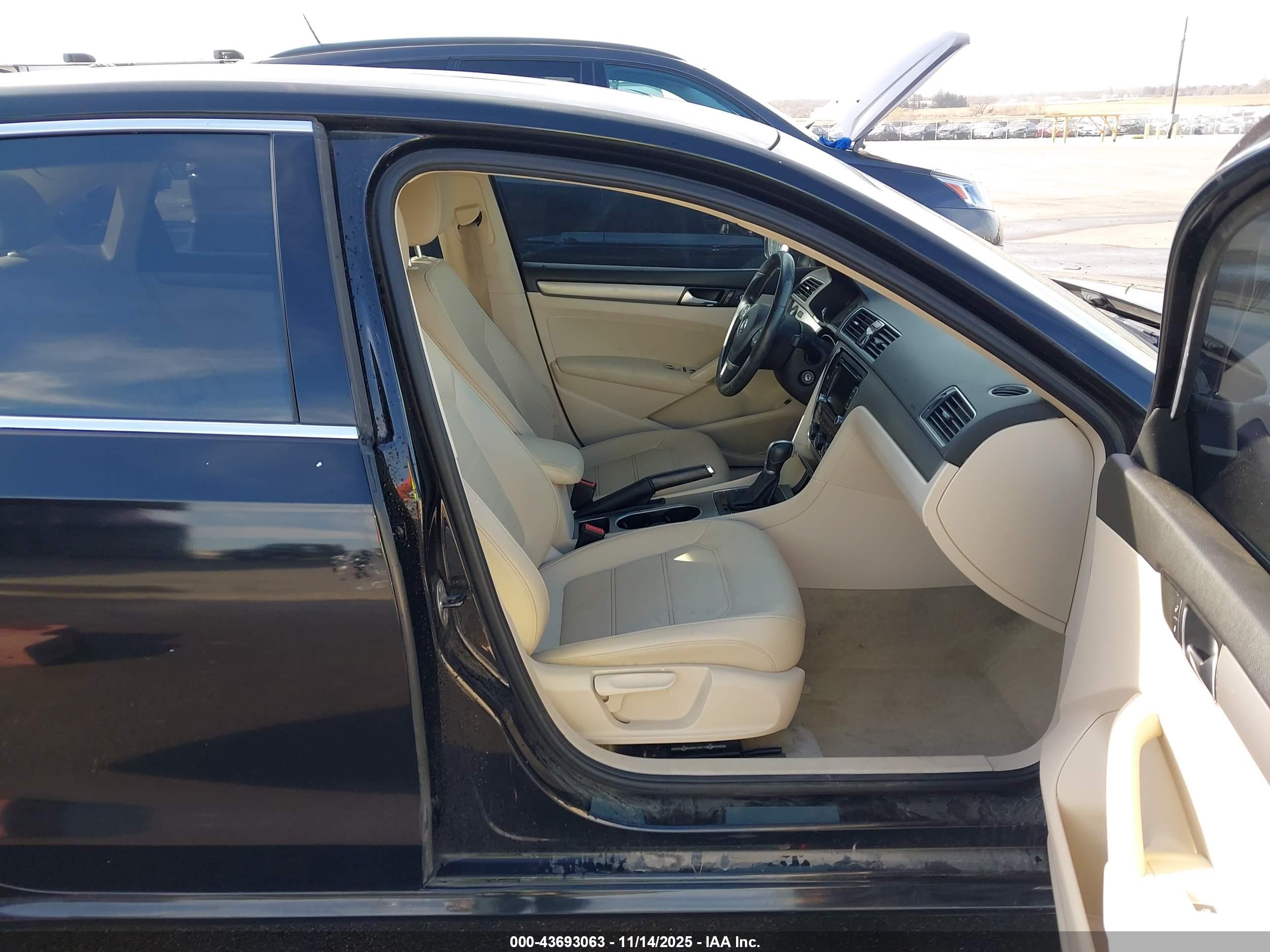 VOLKSWAGEN PASSAT image 5