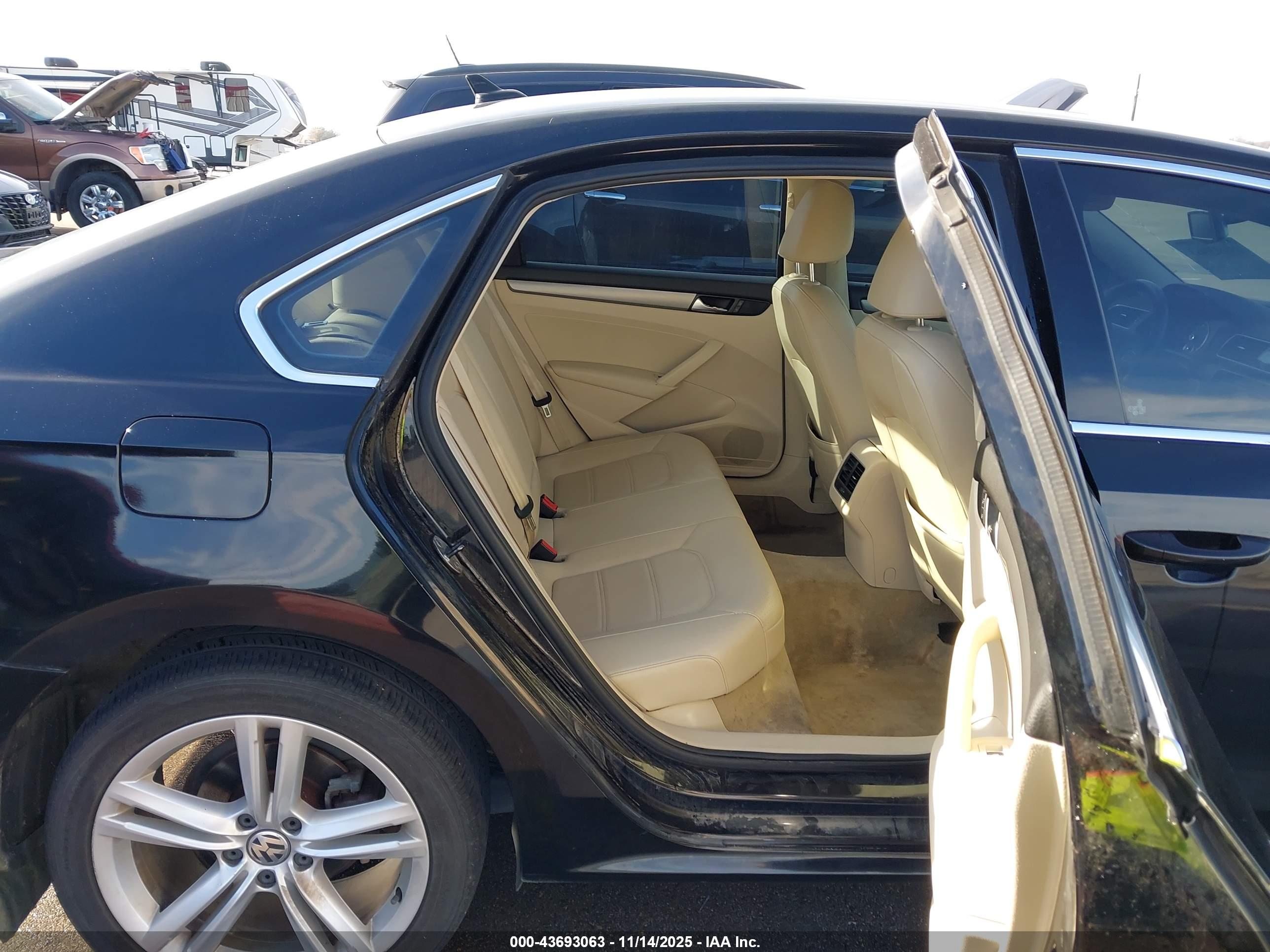 VOLKSWAGEN PASSAT image 8