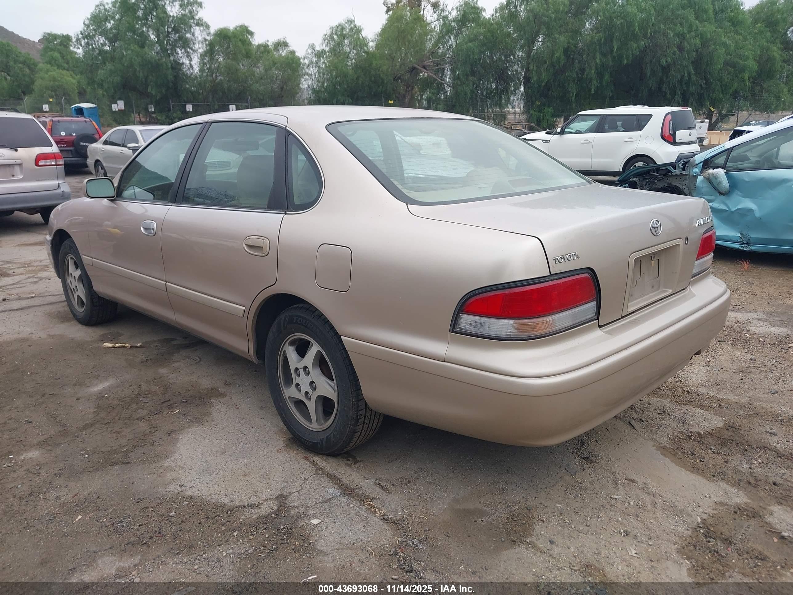 TOYOTA AVALON image 3
