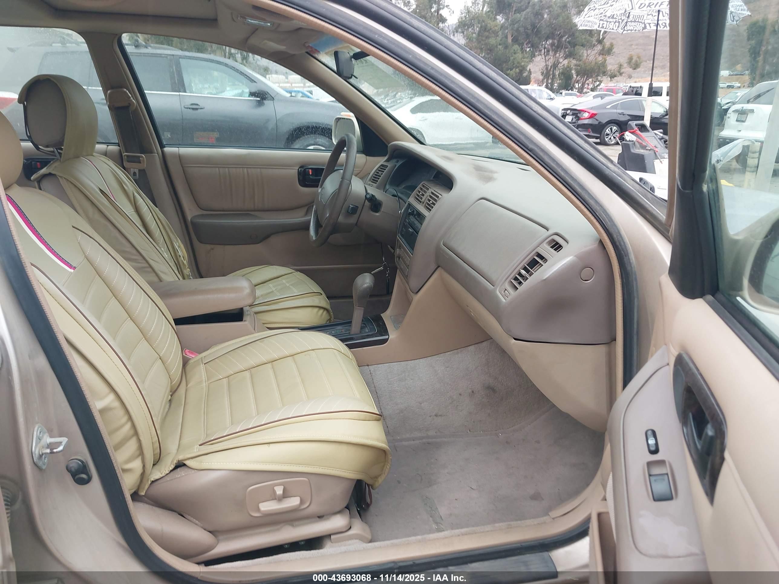 TOYOTA AVALON image 5