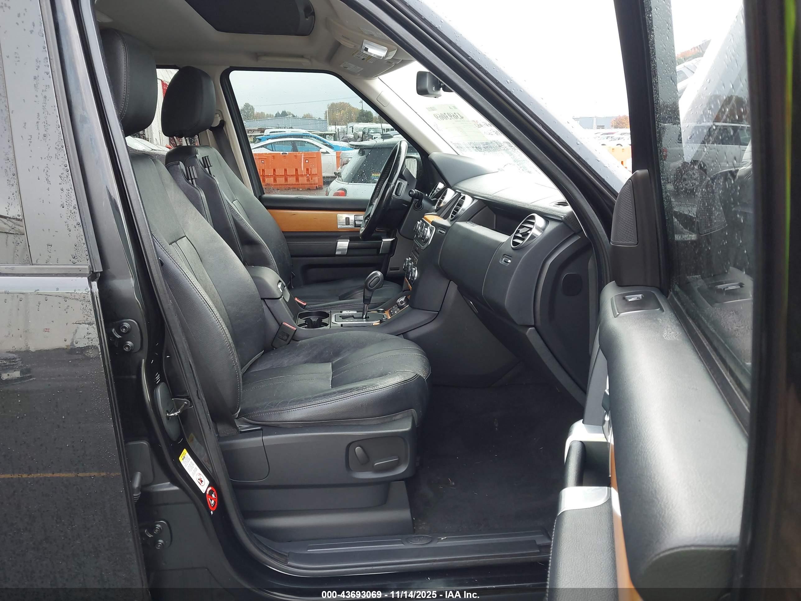 LAND ROVER image 5