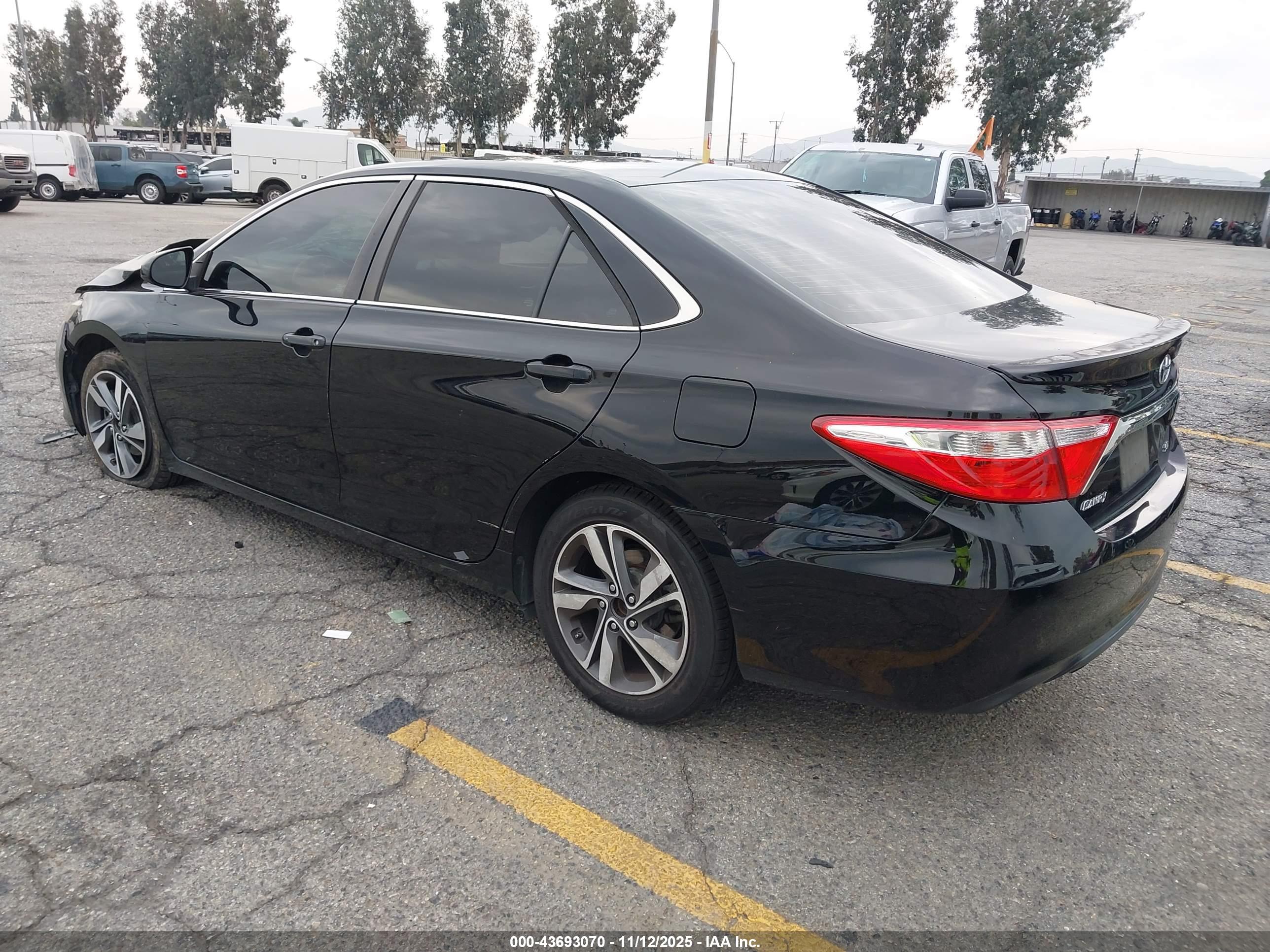 TOYOTA CAMRY image 3