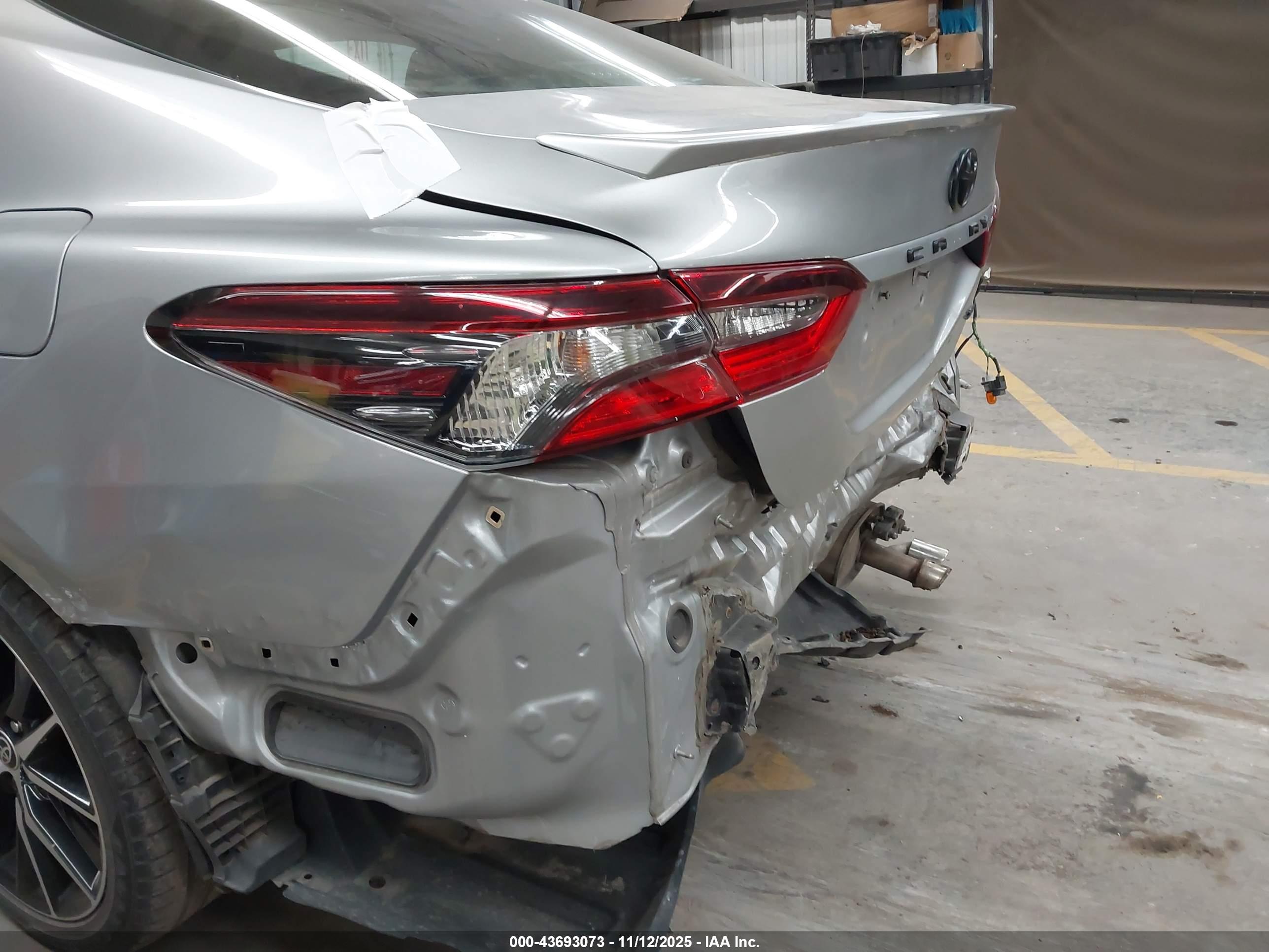 TOYOTA CAMRY image 6