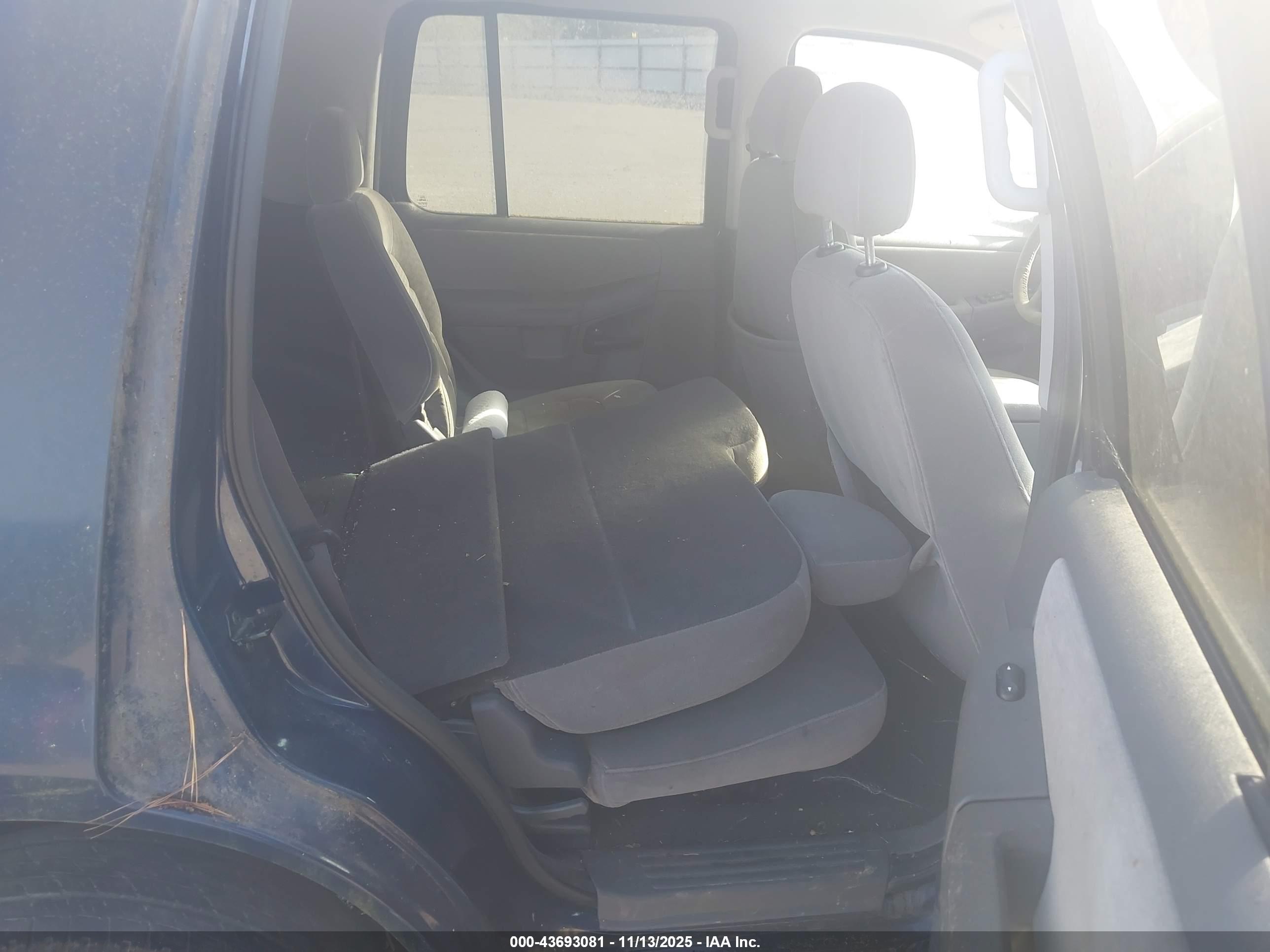FORD EXPLORER image 8