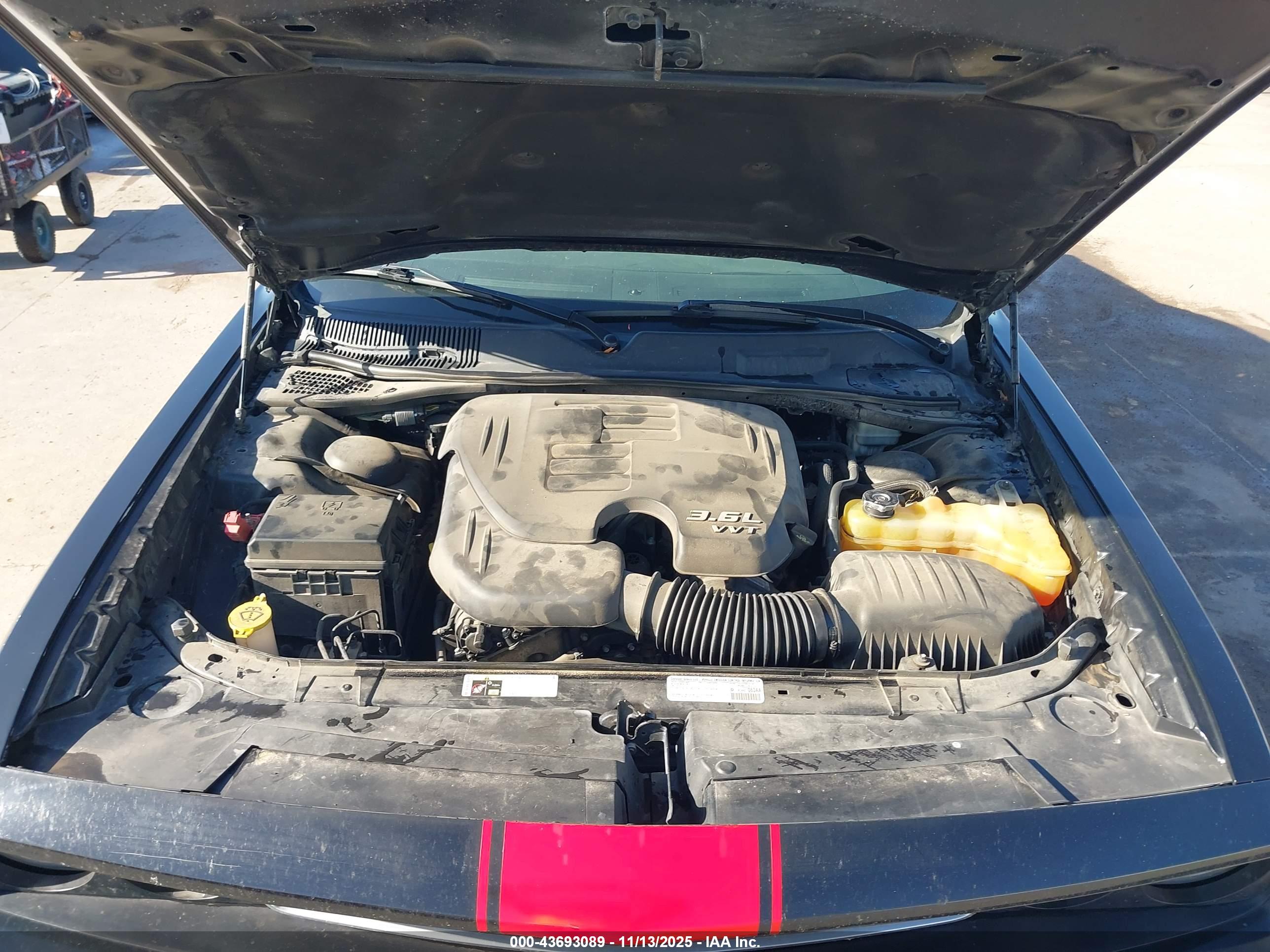 DODGE CHALLENGER image 10