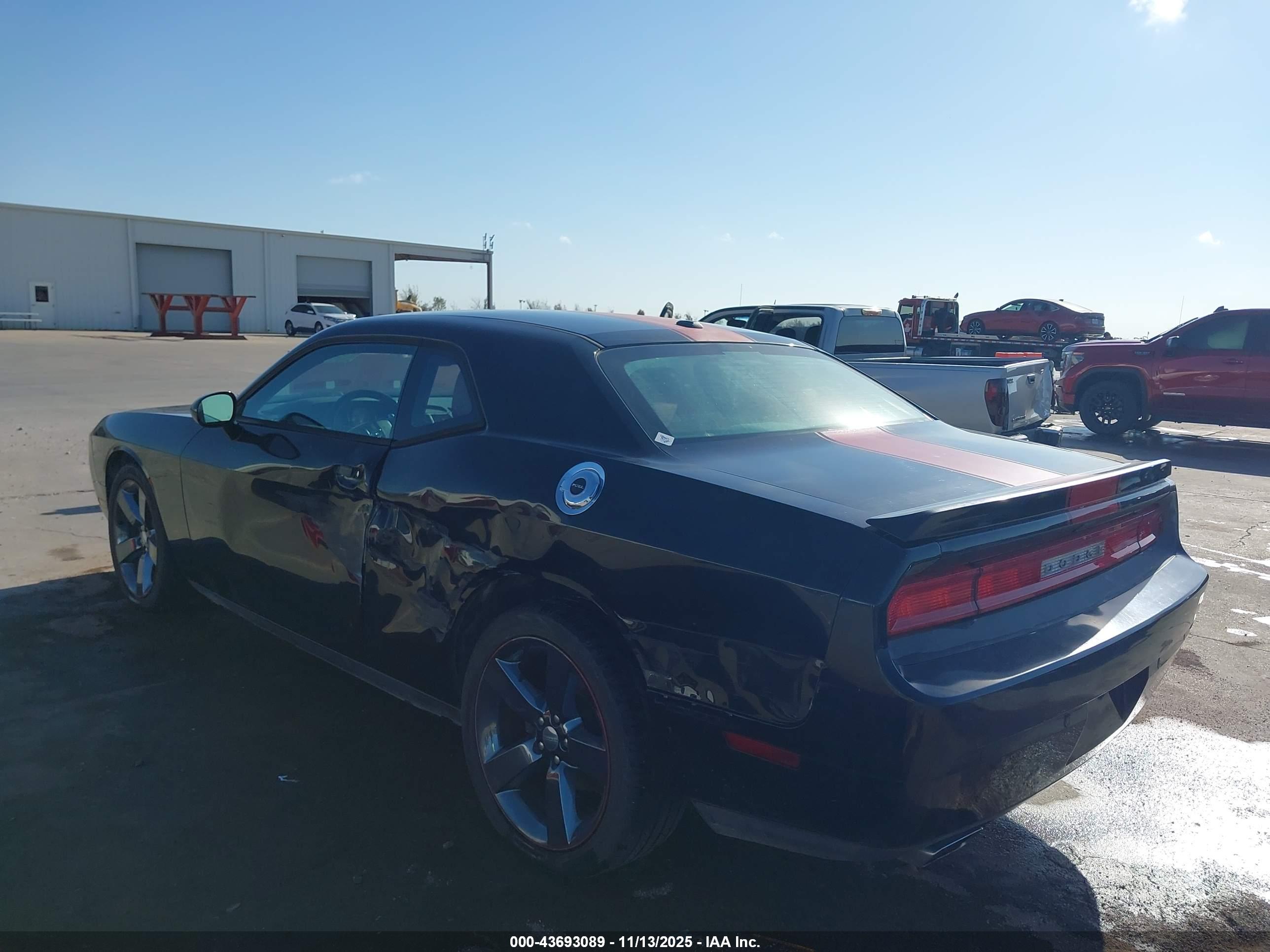 DODGE CHALLENGER image 3