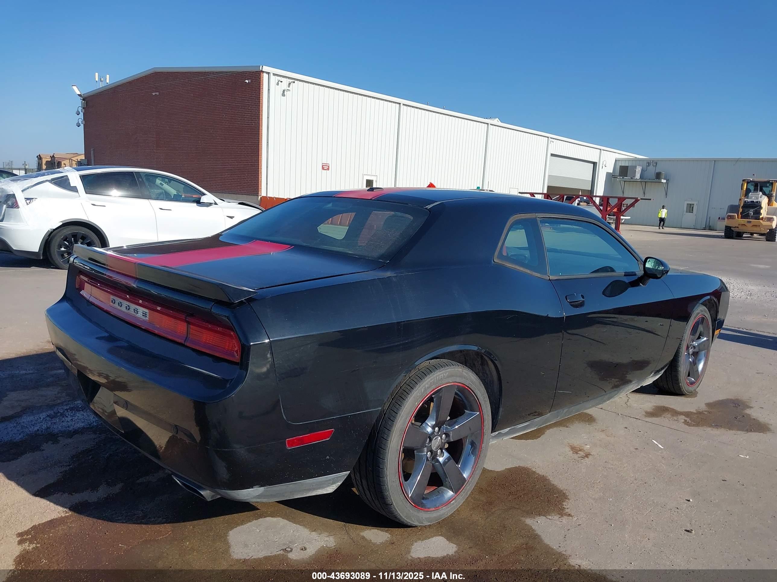 DODGE CHALLENGER image 4