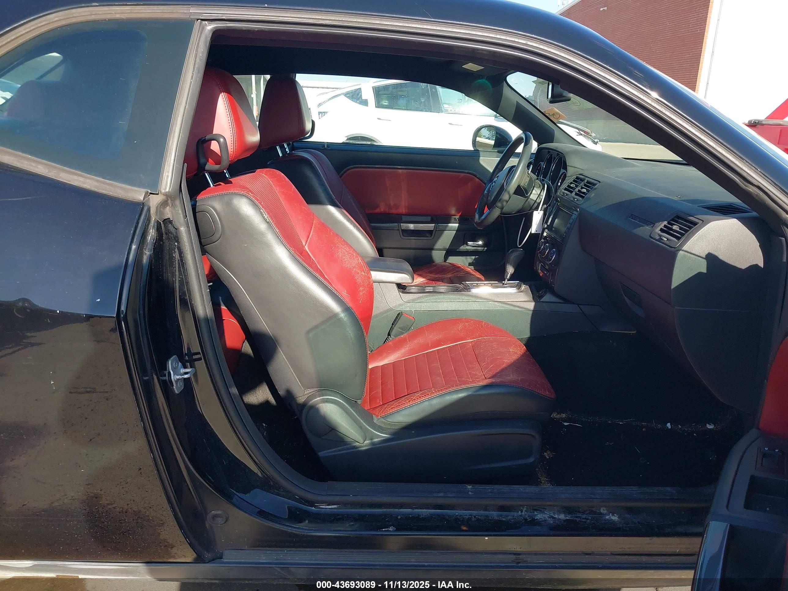 DODGE CHALLENGER image 5