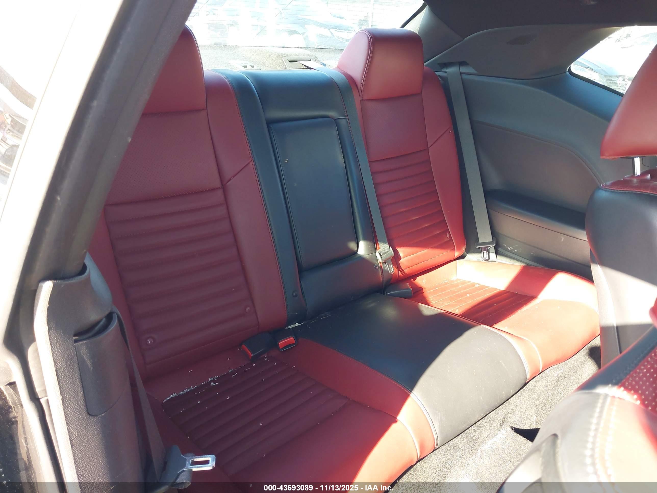 DODGE CHALLENGER image 8