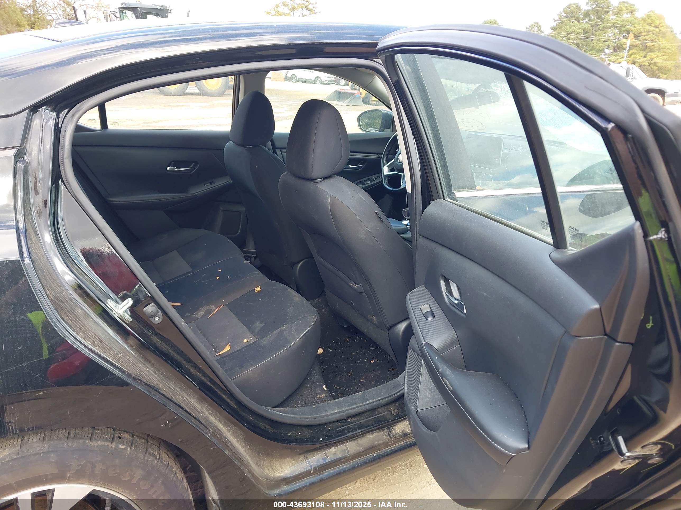 NISSAN SENTRA image 8