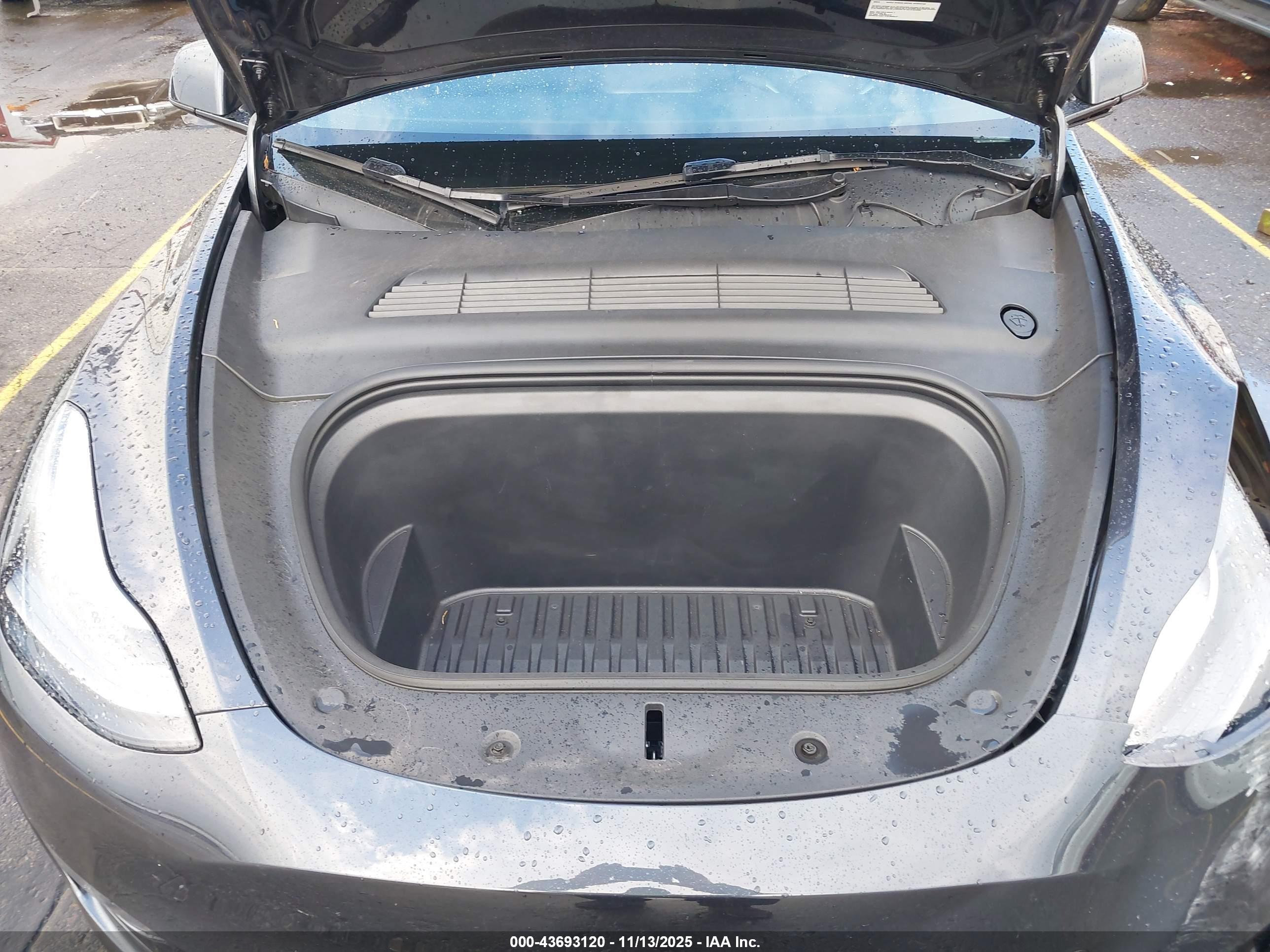 TESLA MODEL image 10
