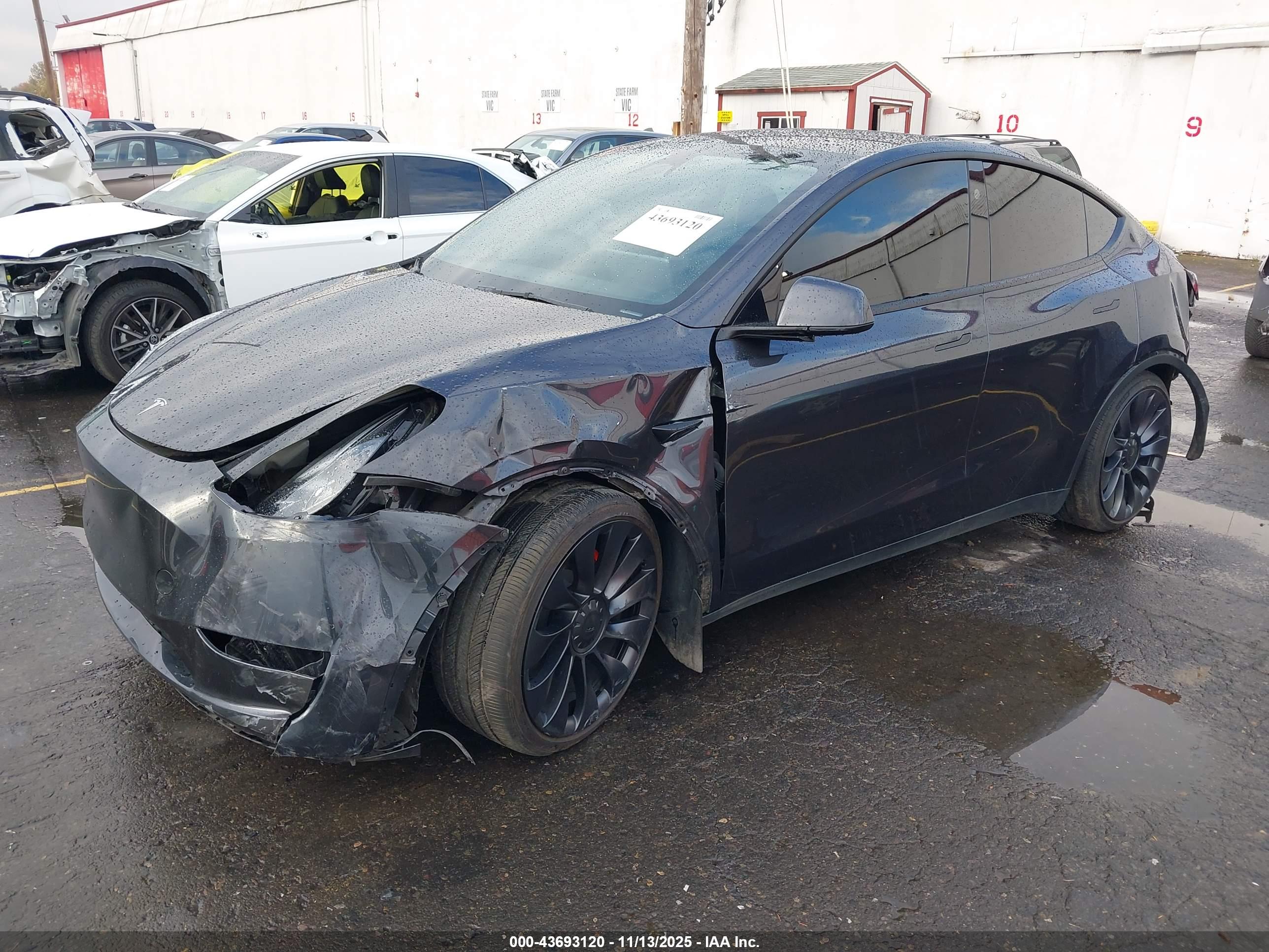 TESLA MODEL image 2