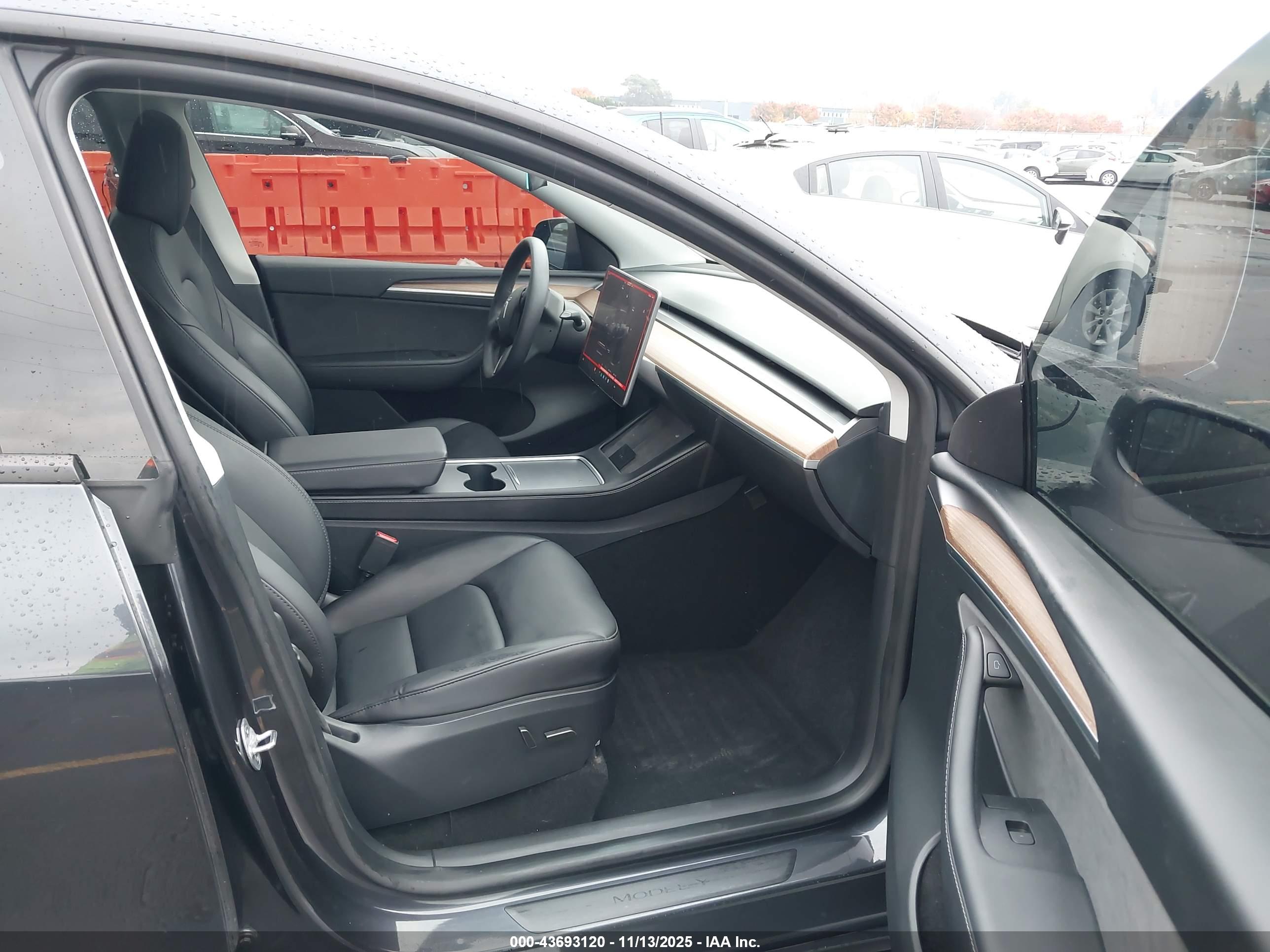 TESLA MODEL image 5