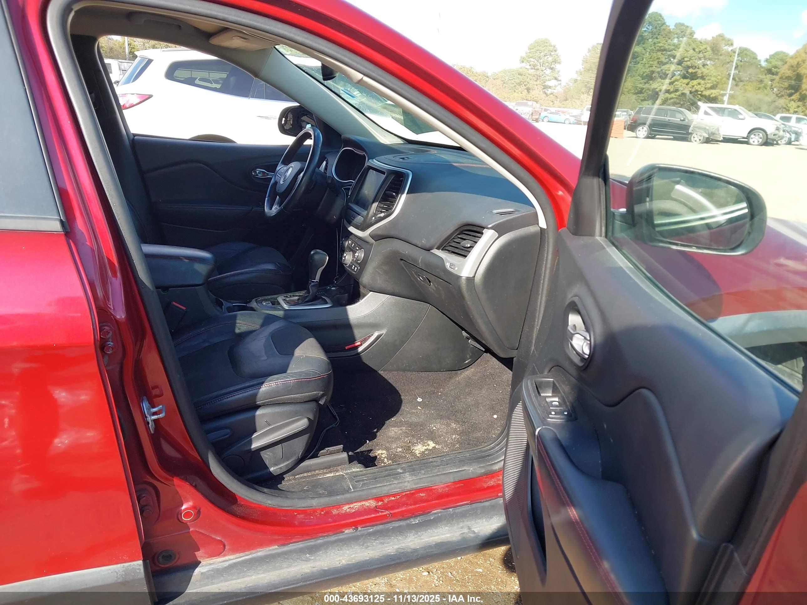 JEEP CHEROKEE image 5