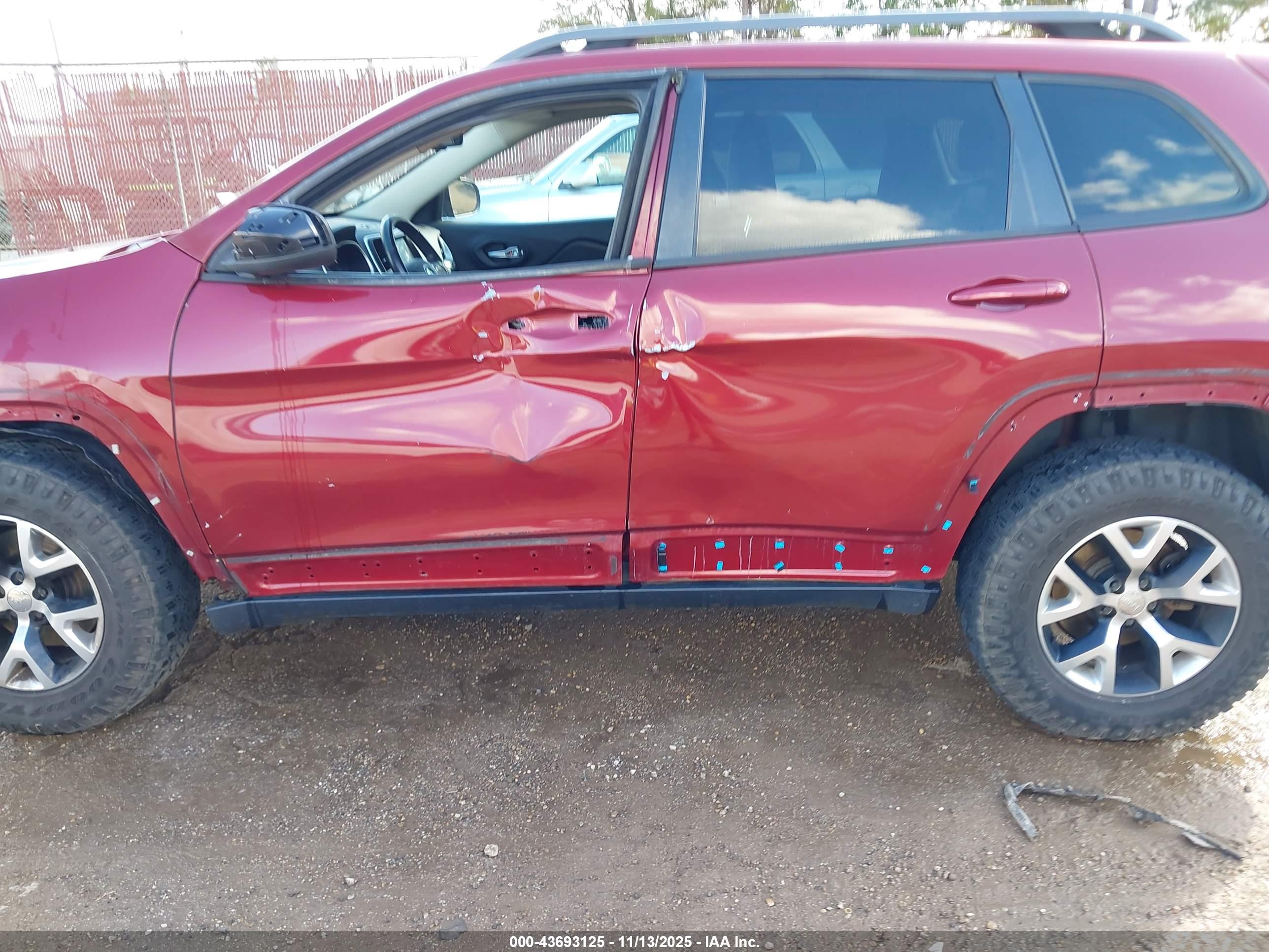 JEEP CHEROKEE image 6
