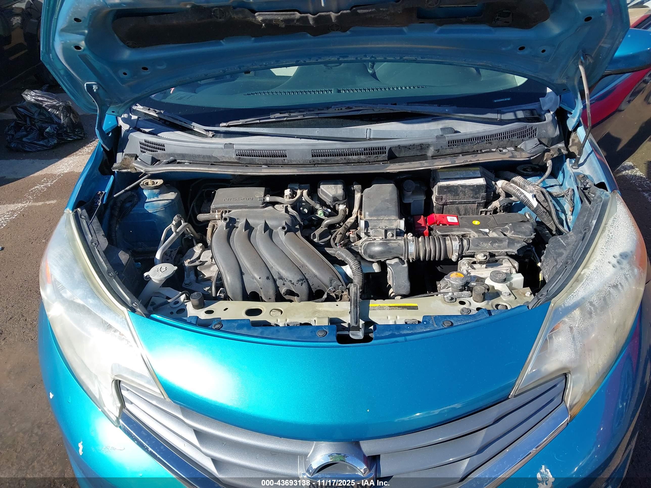 NISSAN VERSA image 10