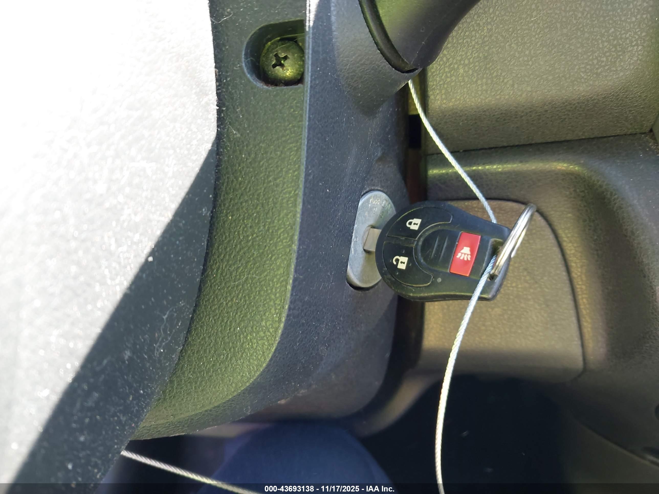 NISSAN VERSA image 11