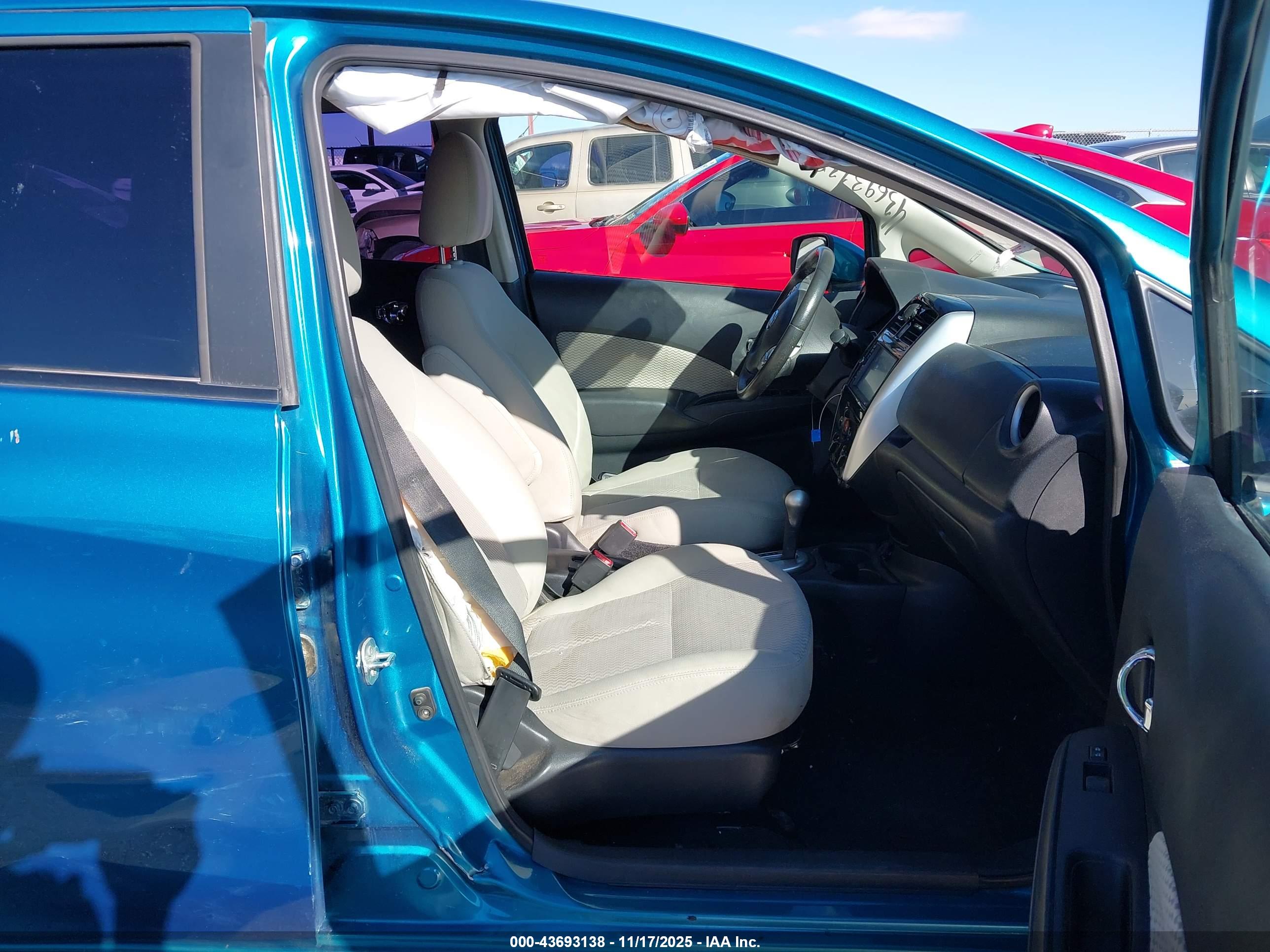 NISSAN VERSA image 5
