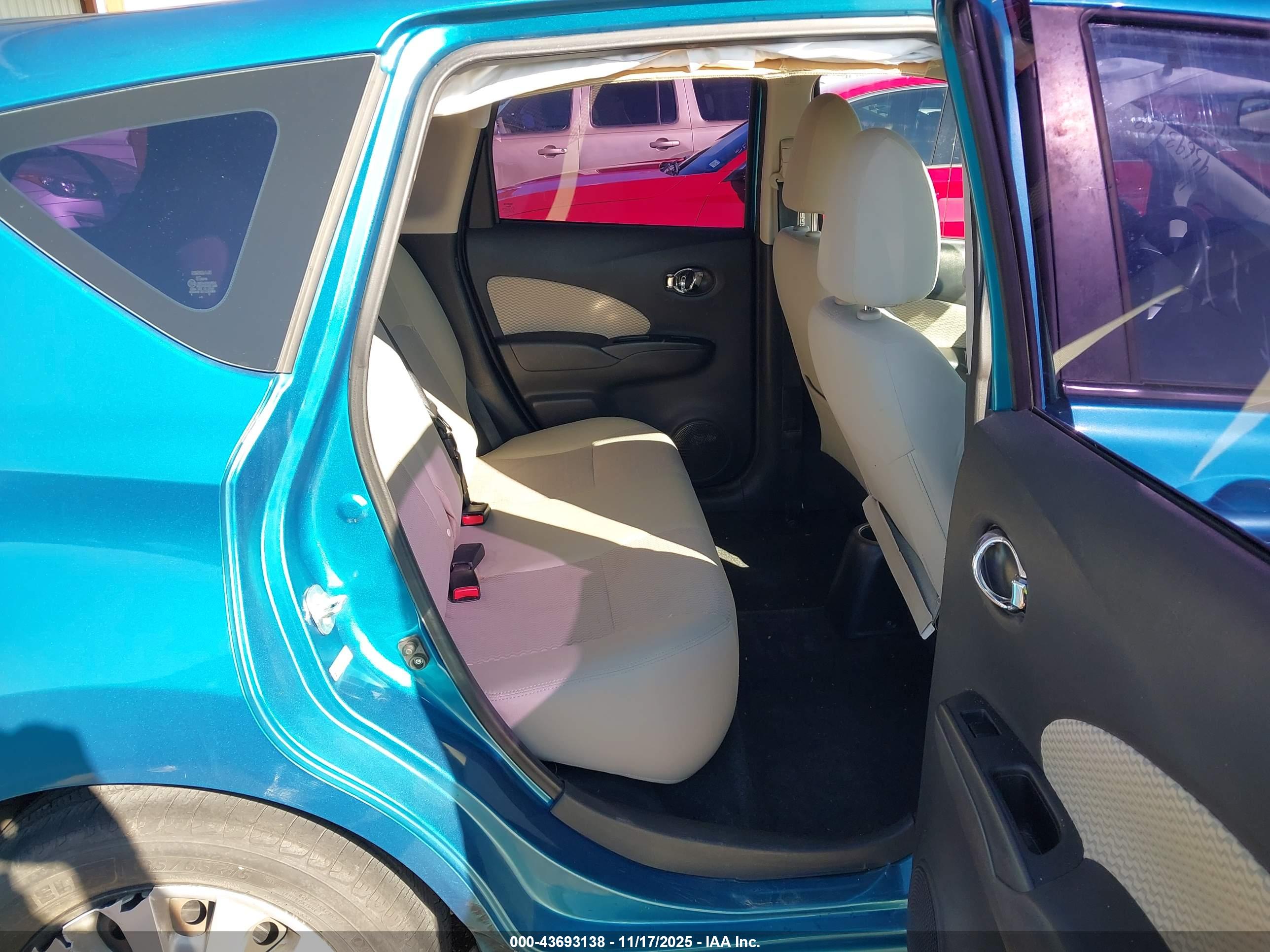 NISSAN VERSA image 8