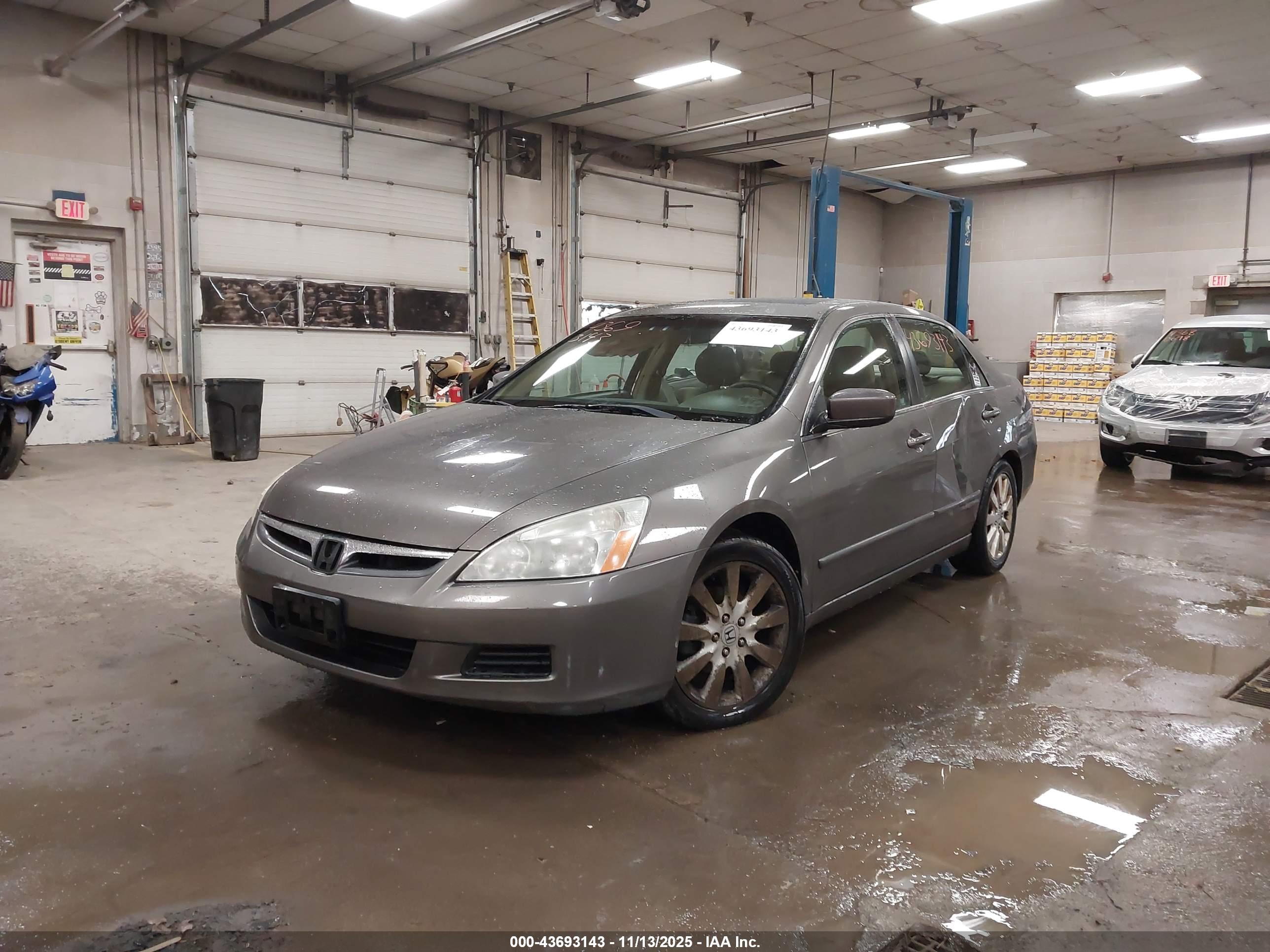 HONDA ACCORD image 2