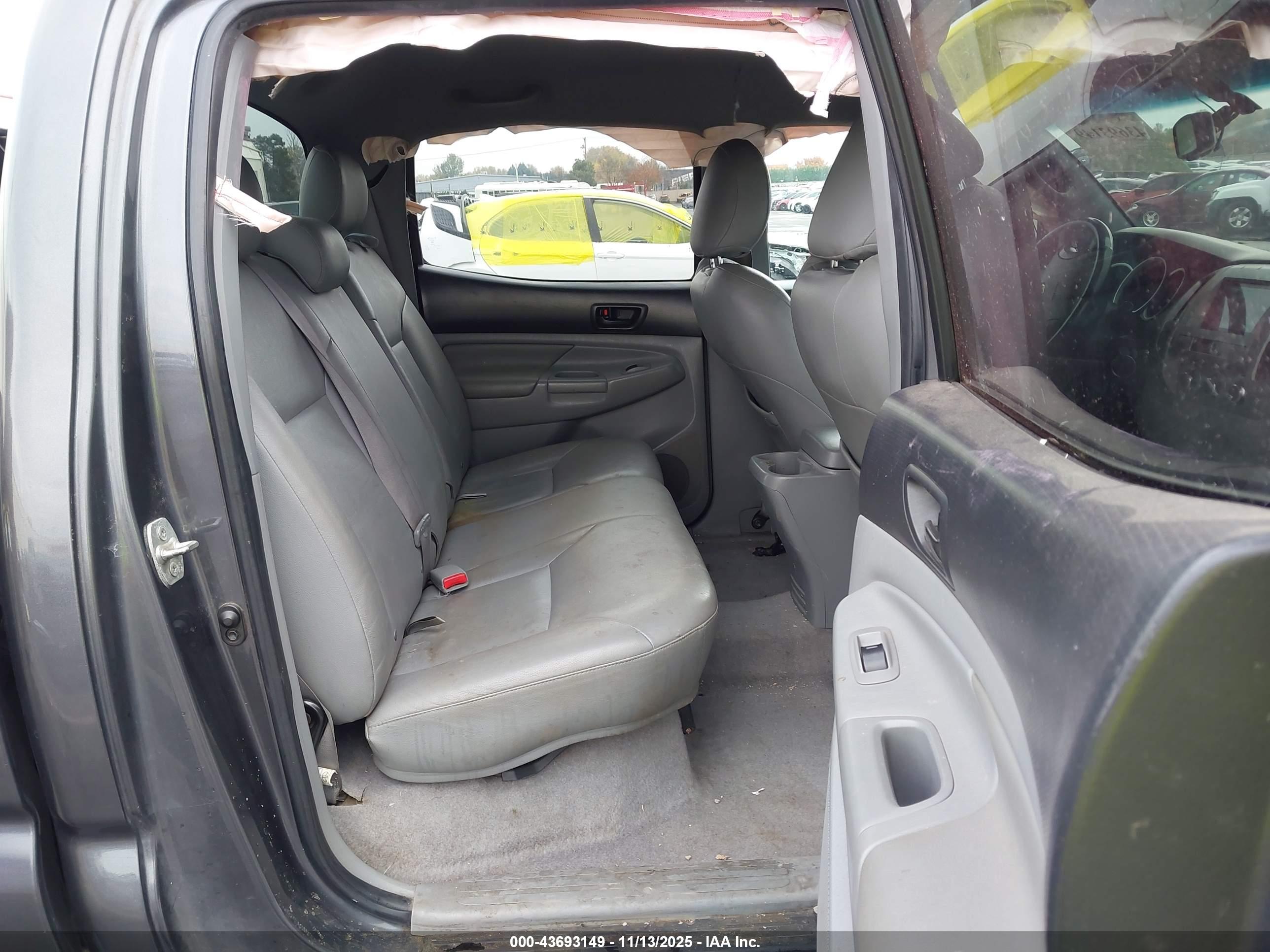 TOYOTA TACOMA image 8
