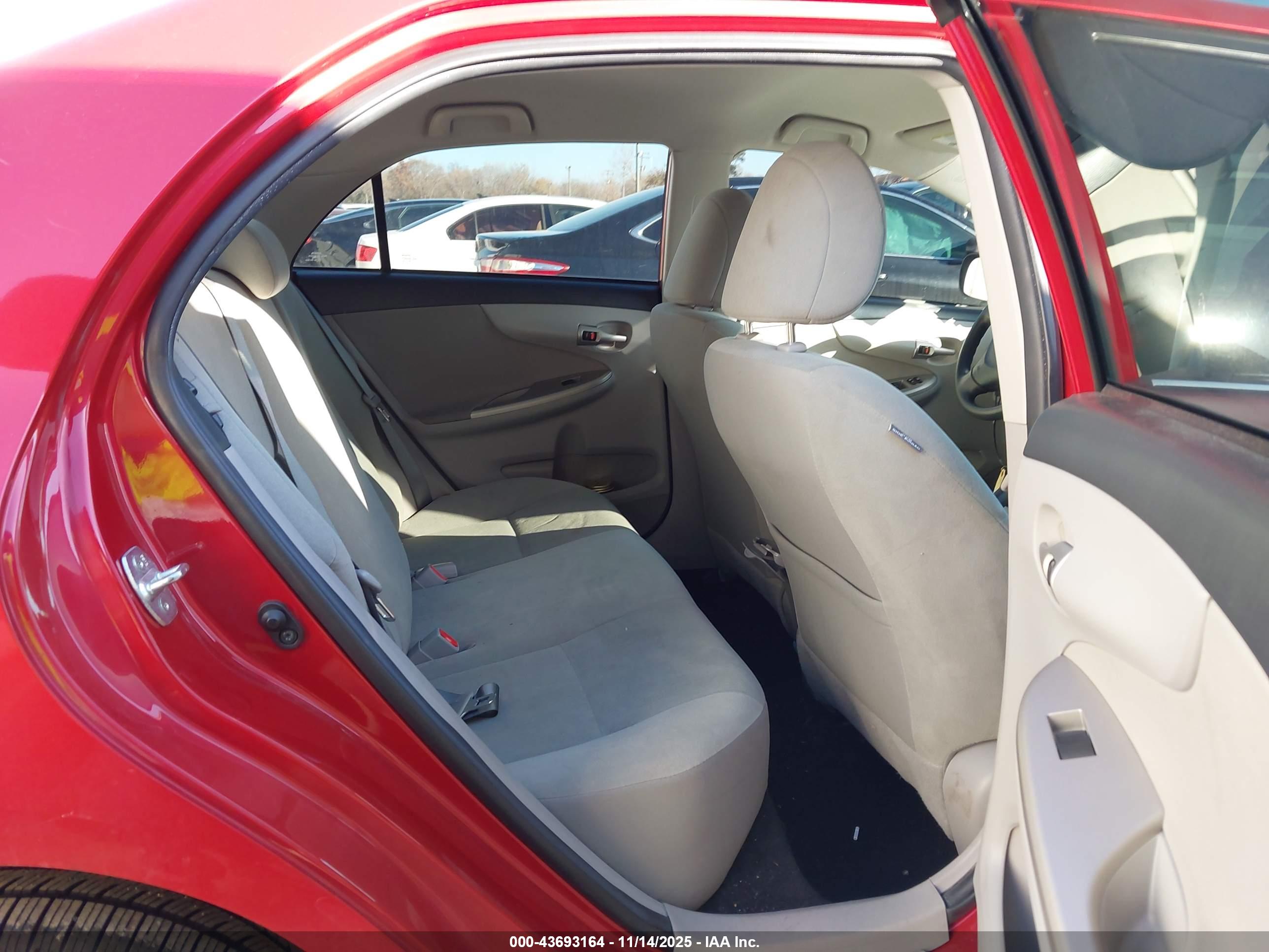 TOYOTA COROLLA image 8