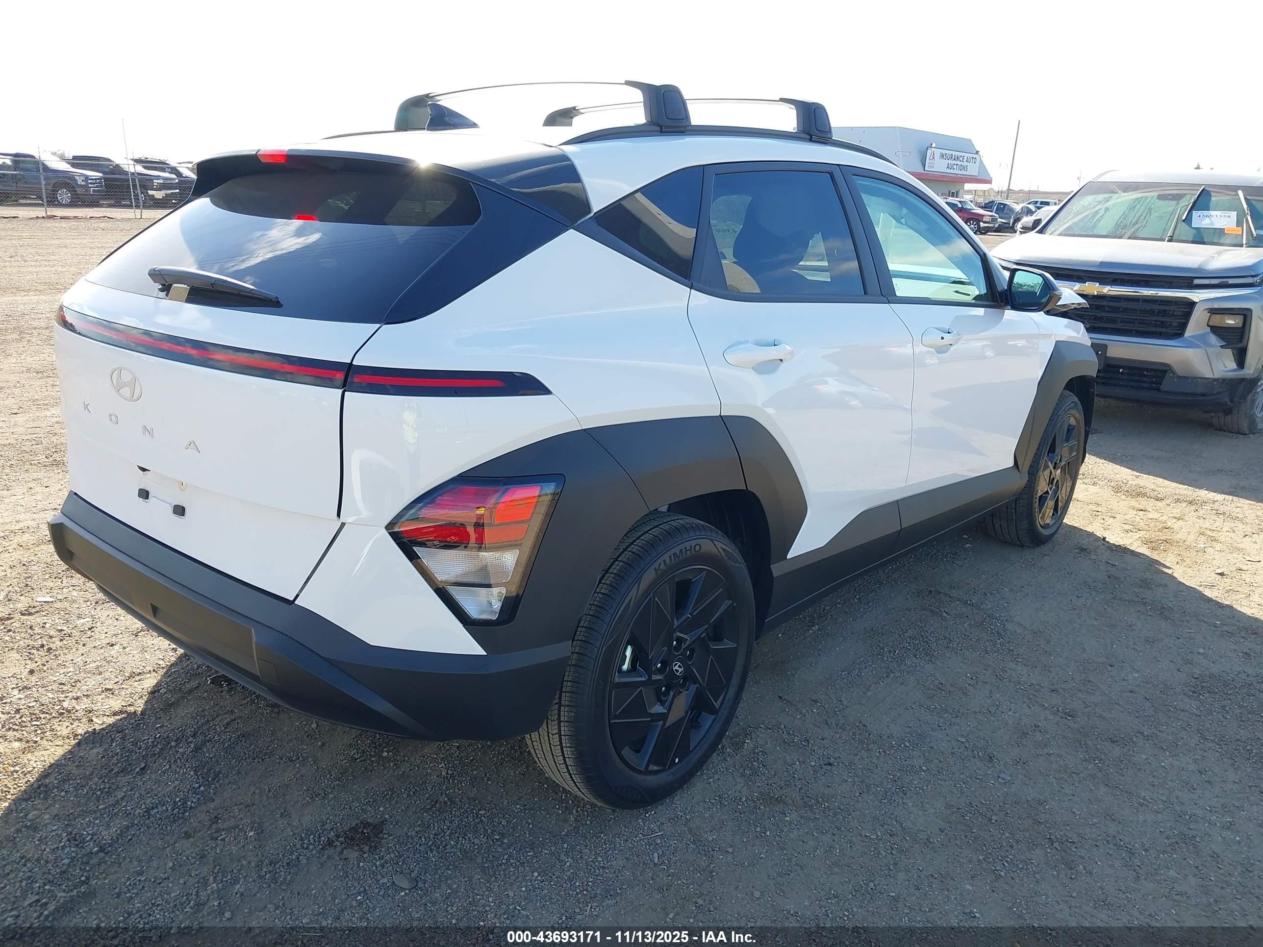 HYUNDAI KONA image 4