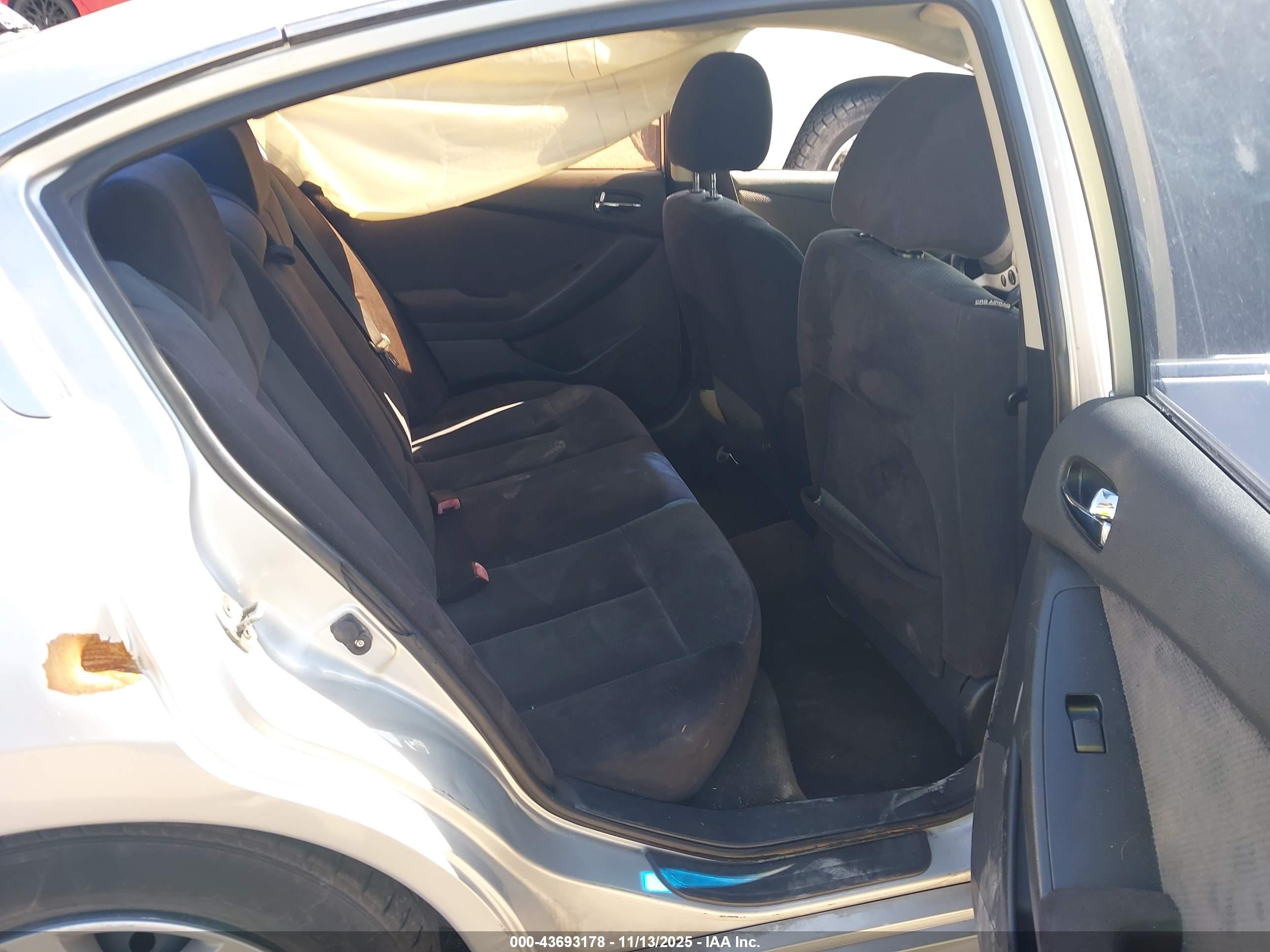 NISSAN ALTIMA image 8