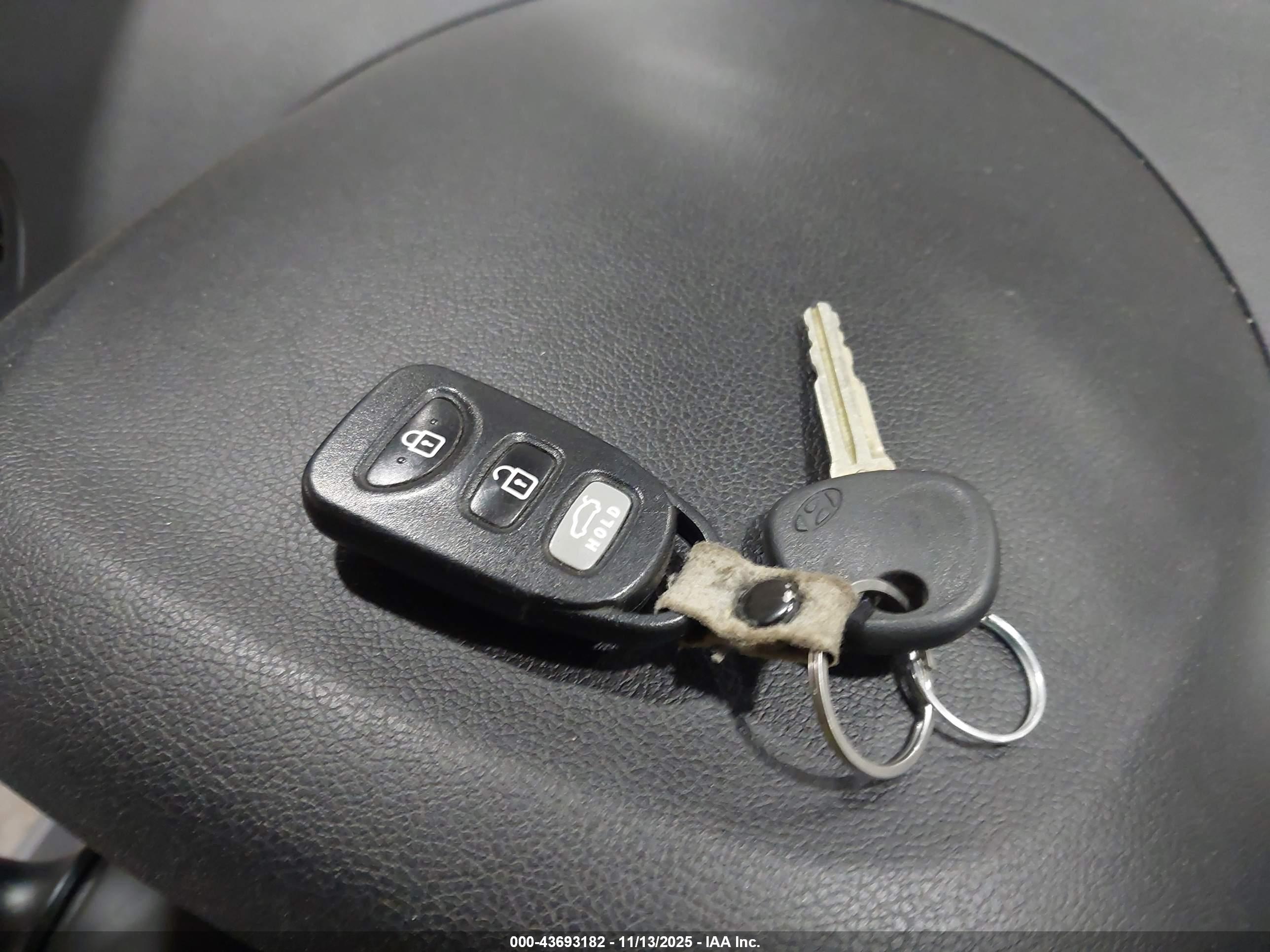 HYUNDAI ELANTRA image 11