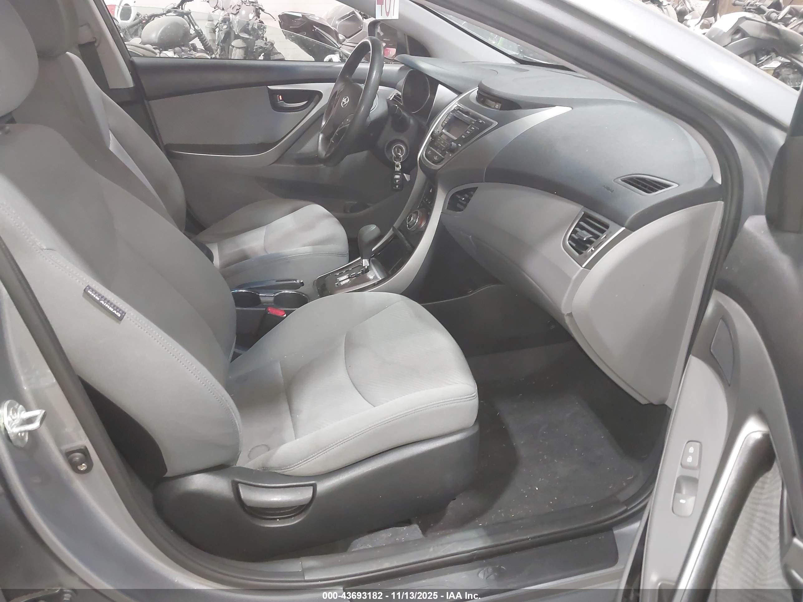 HYUNDAI ELANTRA image 5