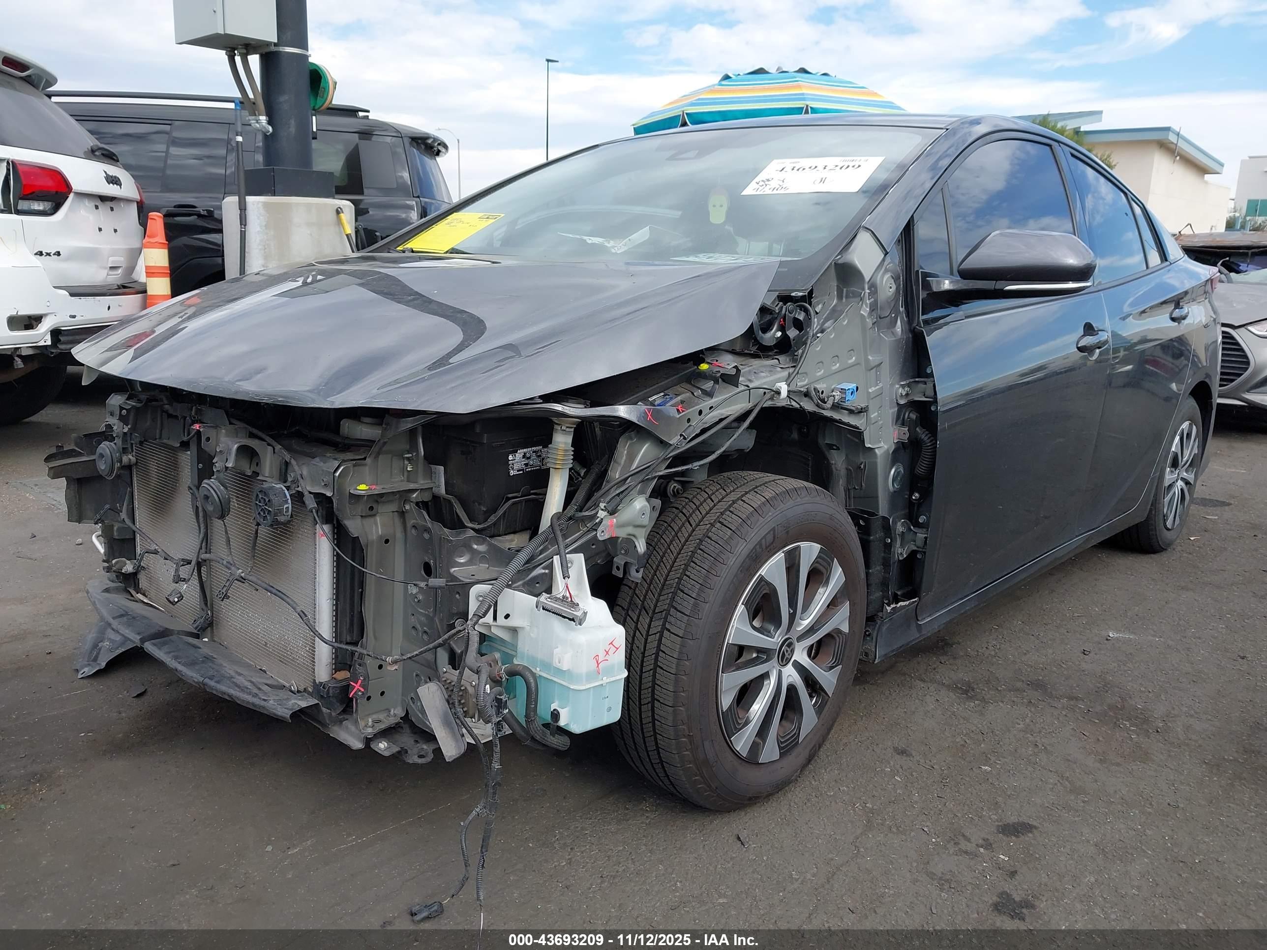 TOYOTA PRIUS image 2