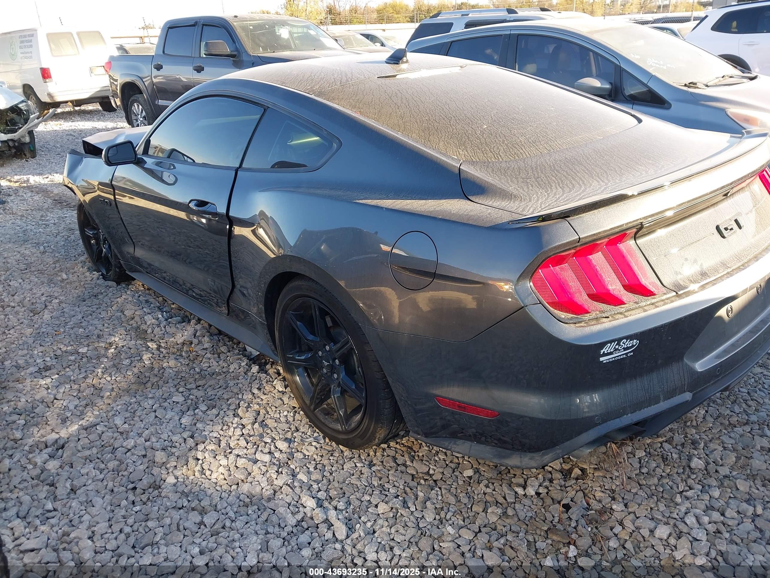 FORD MUSTANG image 3