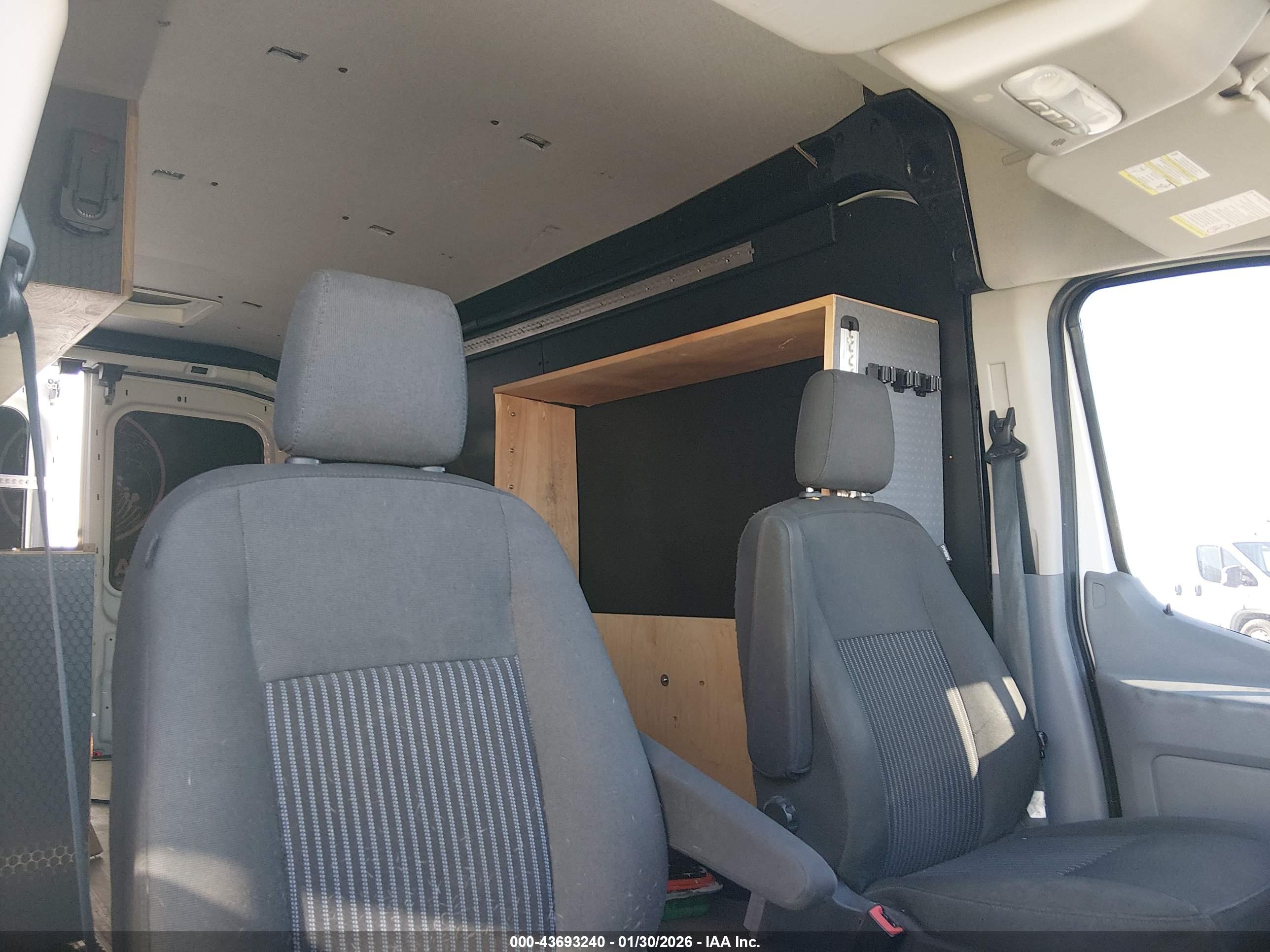 FORD TRANSIT-250 image 8